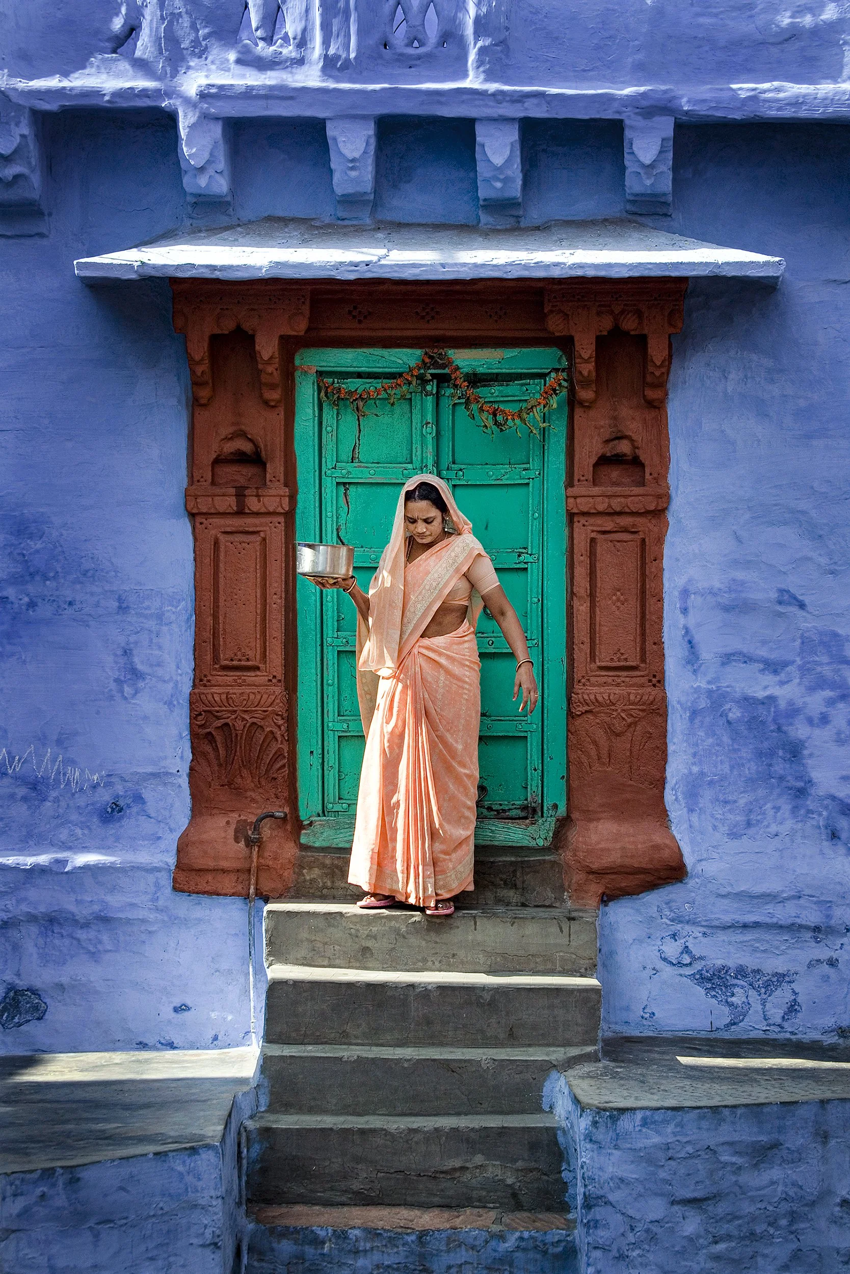 Woman carrying a water pan. Jodhpur.