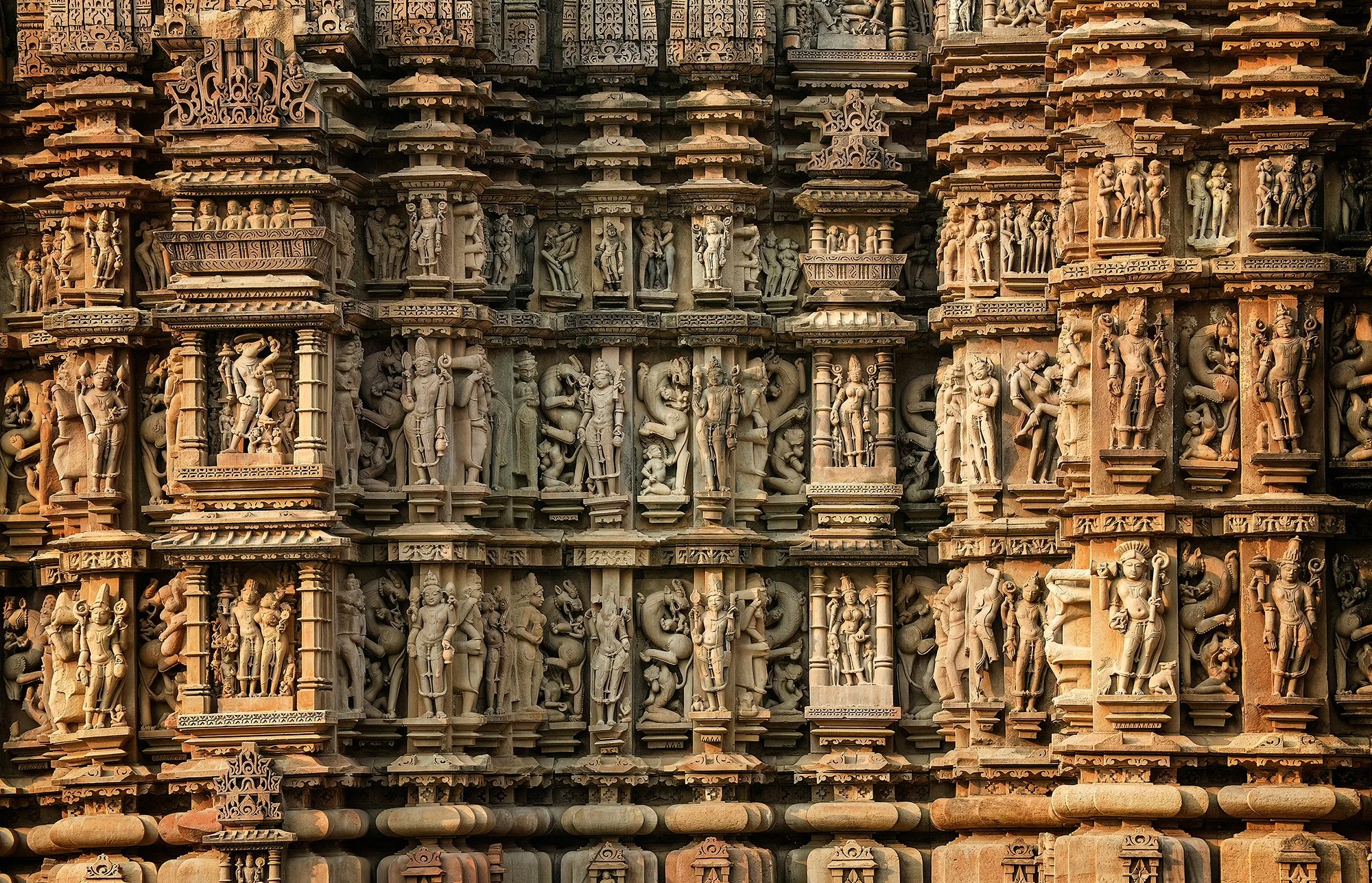 Stone carvings, Khajuraho Temple (Hindu). Khajuraho.