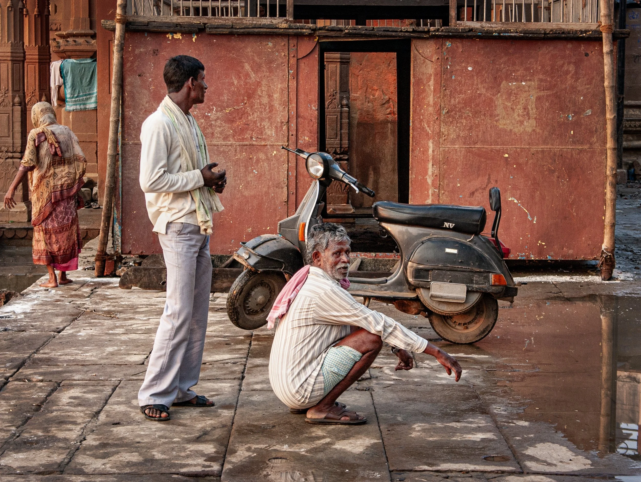 Man at Manikarnika ghat. Varanasi.