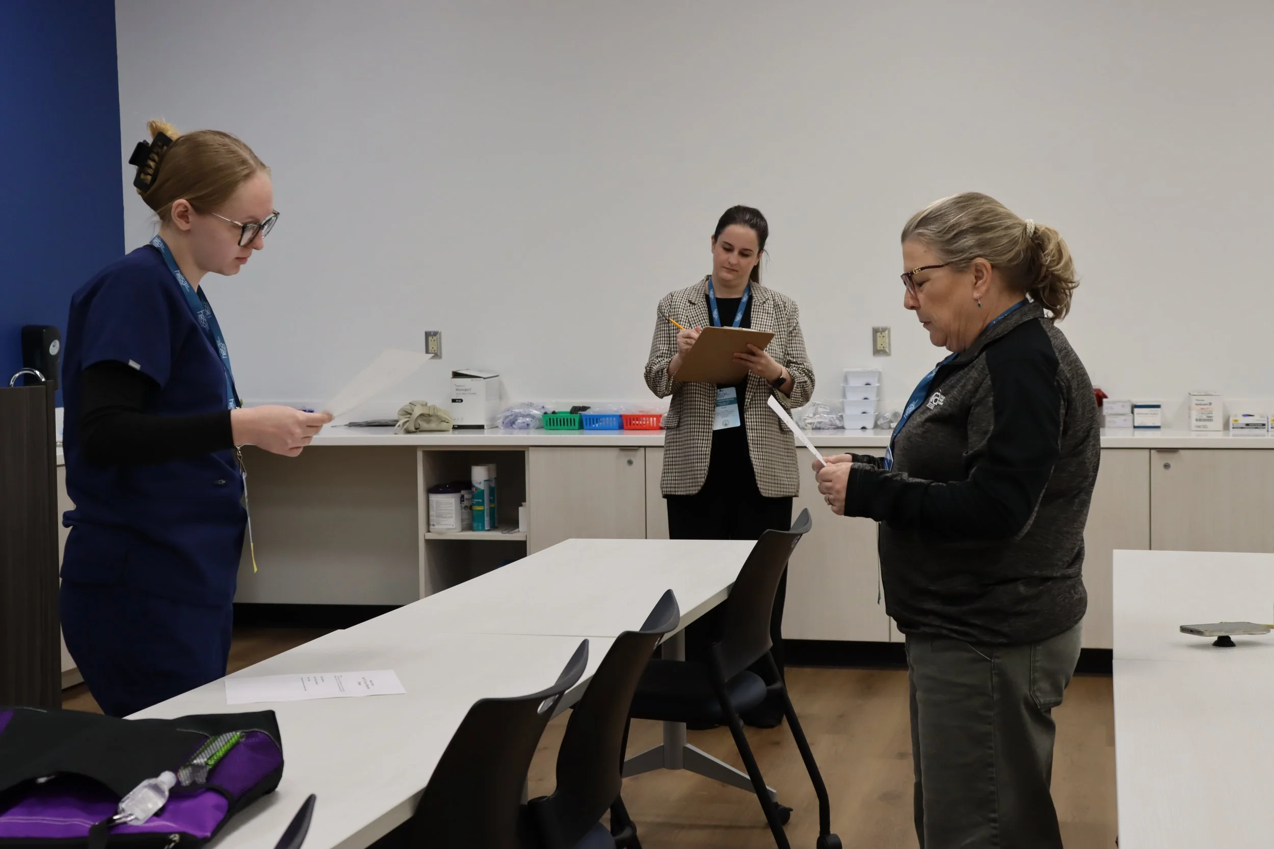 Judge evaluates a student's skill. 