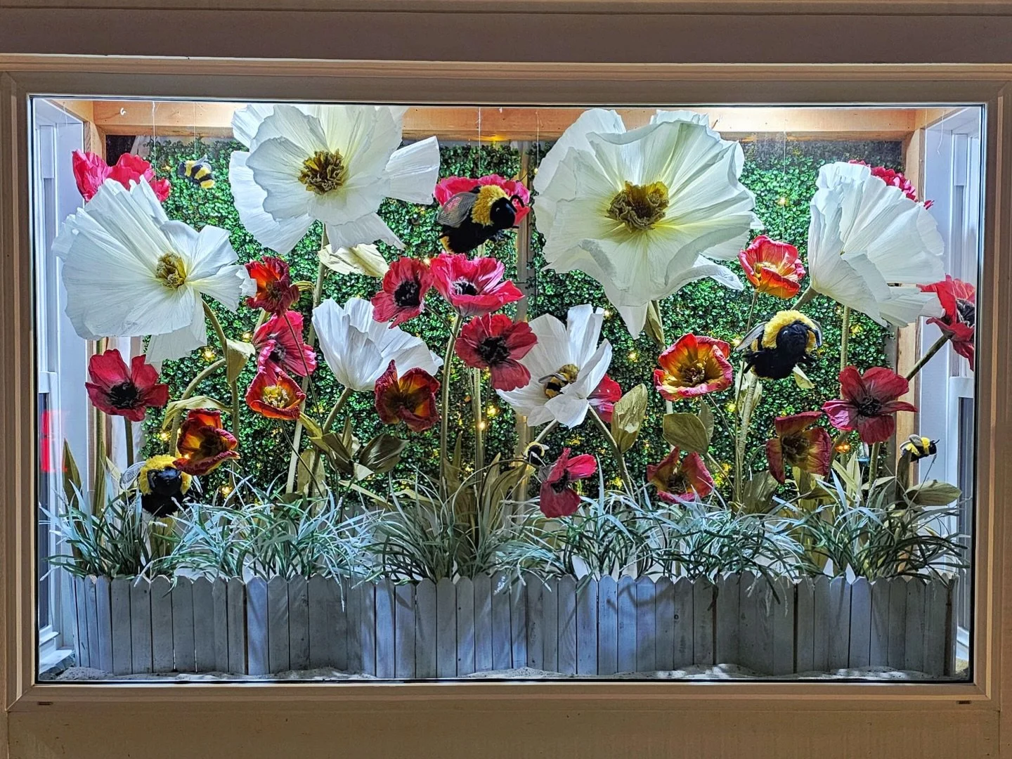 Our new window arrangements are in full bloom!🐝🌺