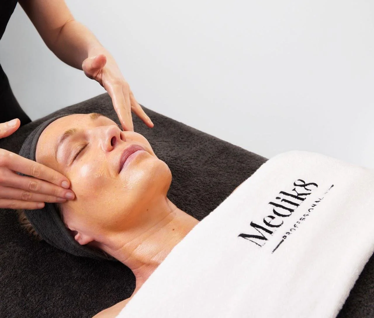 Medik8 Crystal Retinal Age Defying Facial .jpeg