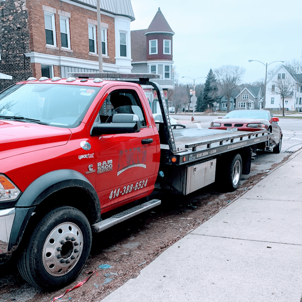 When Flatbed Towing Makes the Most Sense for Vehicle Transport