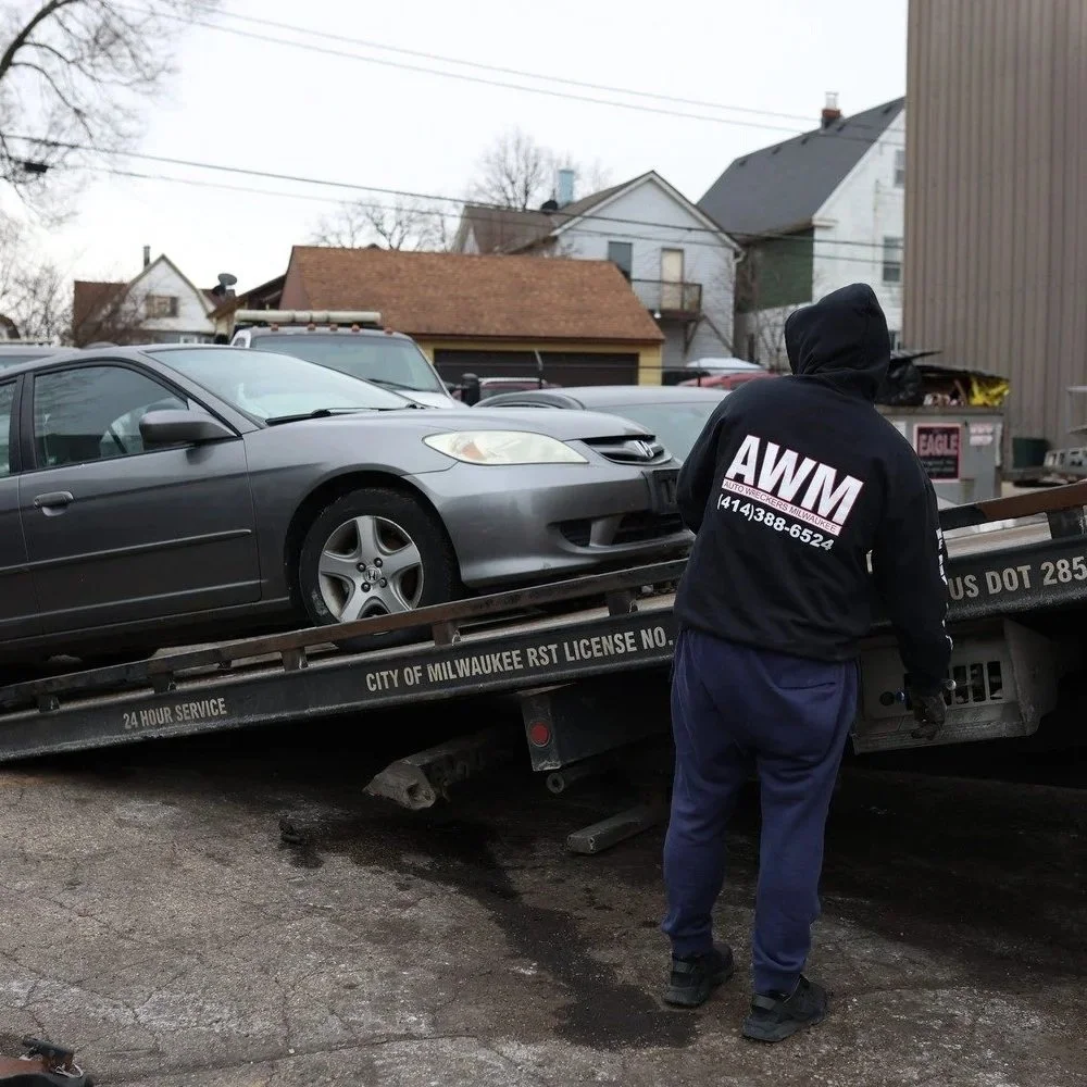 From Fender Benders to Breakdowns: Reliable Car and Motorcycle Towing in Milwaukee