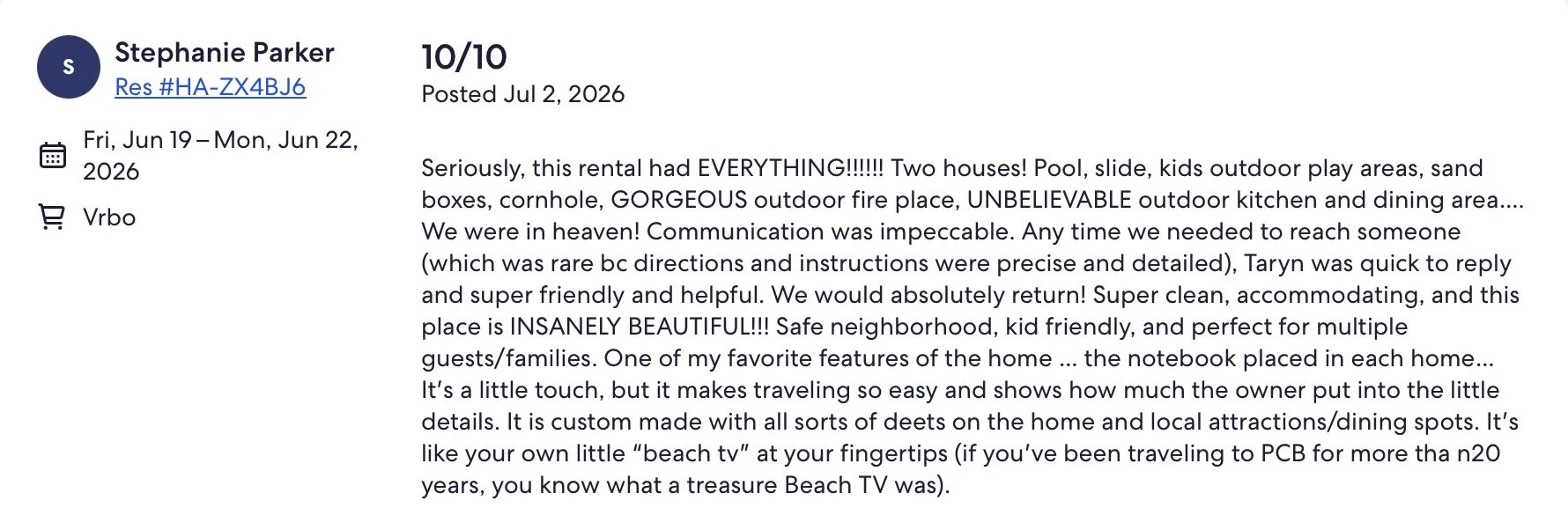 Review post about a rental property, including details about the amenities, cleanliness, location, and features like outdoor areas, a kitchen, and a notebook with local info.