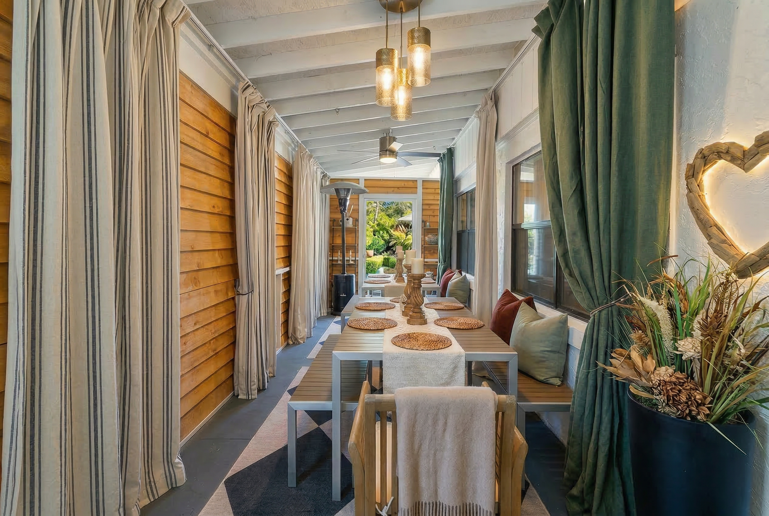 Firefly_GeminiFlash_replace the shalves on the left with striped curtains 811010.png