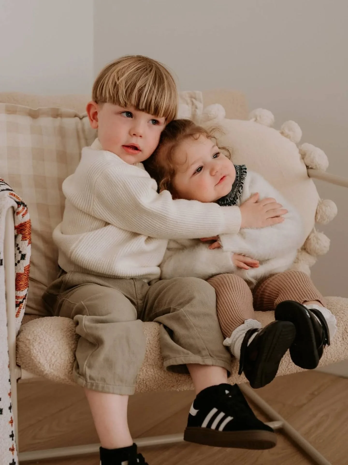 Fourth time in front of my camera for these two cuties 😍 

He may still be little himself, but he&rsquo;s already such a caring big brother!  Watching the way they adore each other just melts me every time!
