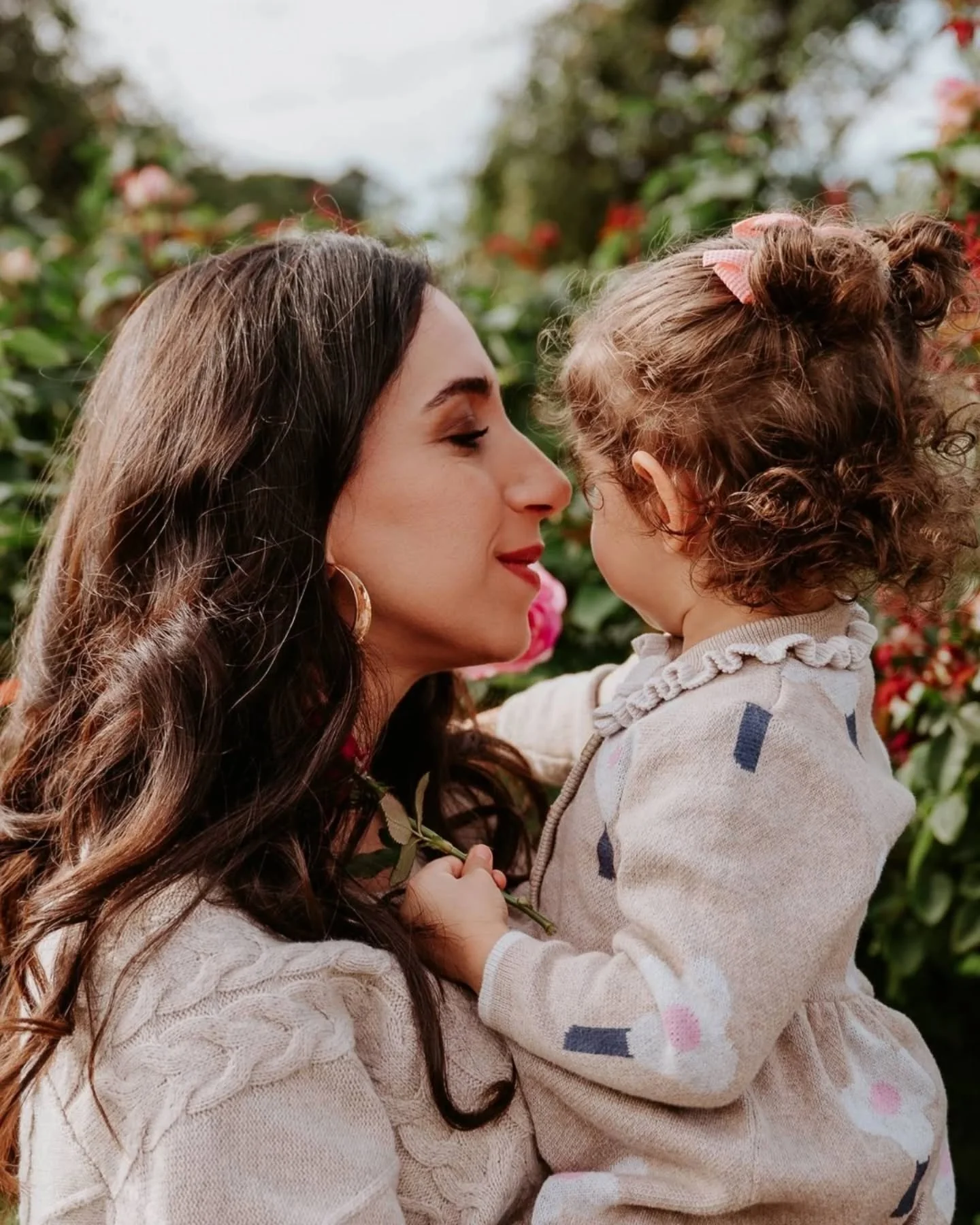 Holding one baby close while growing another&hellip;Women will never stop amazing me! ♡
.
.
@sara.mokki_ 
.
.
Rikki Photography 
Adelaide Maternity Photographer