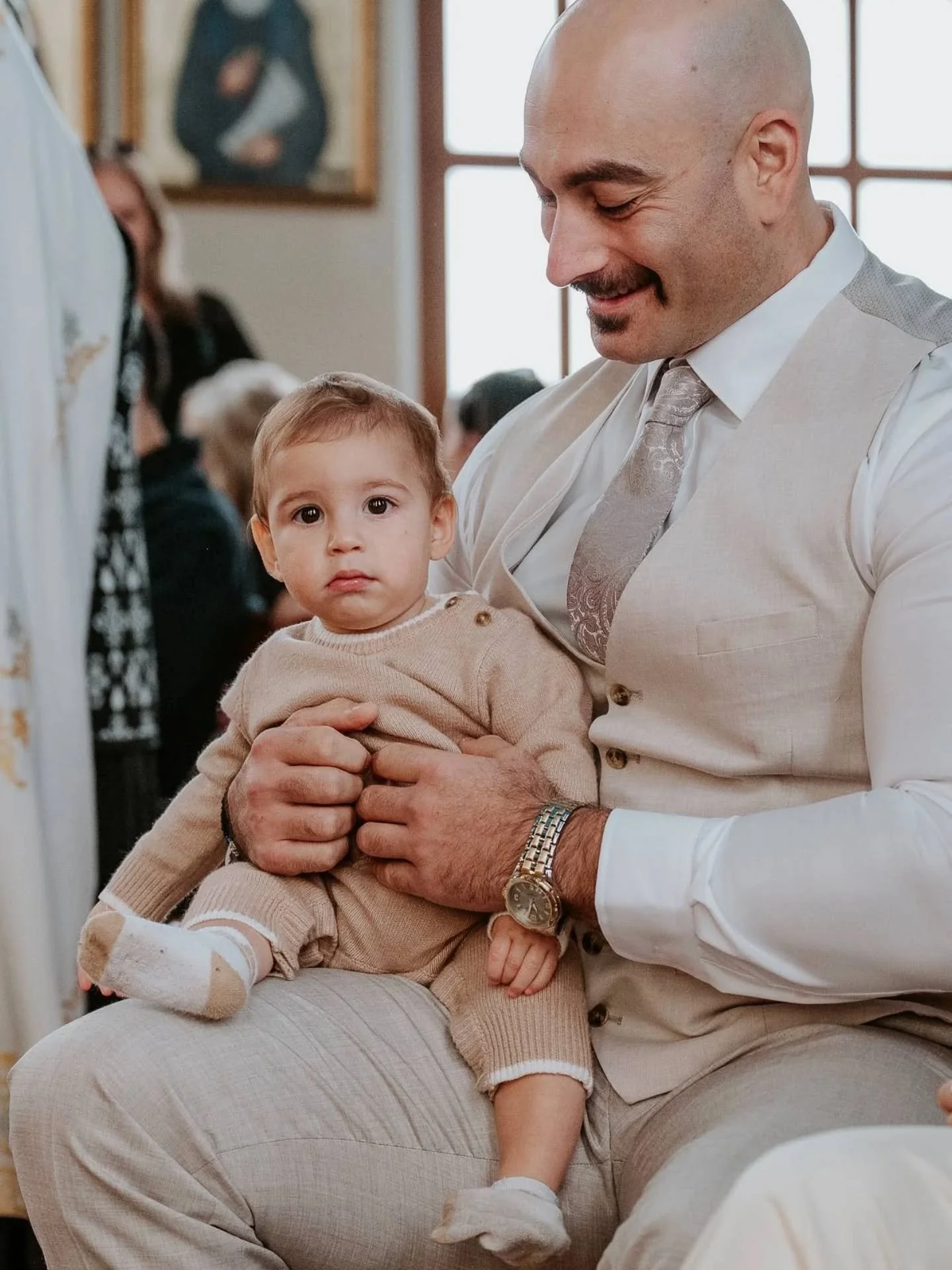 There&rsquo;s something really special about watching godparents during a session.

The way they step in so naturally, the way they comfort, soothe, and love without hesitation.
As a photographer, you start to notice these little moments unfold in re