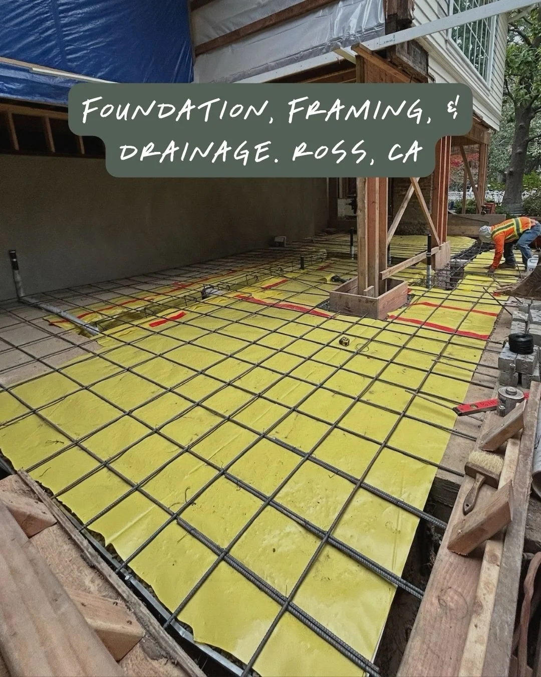 Wellington | Foundation, Framing + Waterproofing
Progress continues on this hillside build, with critical groundwork wrapping up and vertical construction just around the corner.
🔹 Waterproofing, Dialed: On an uphill slope like this, drainage is eve