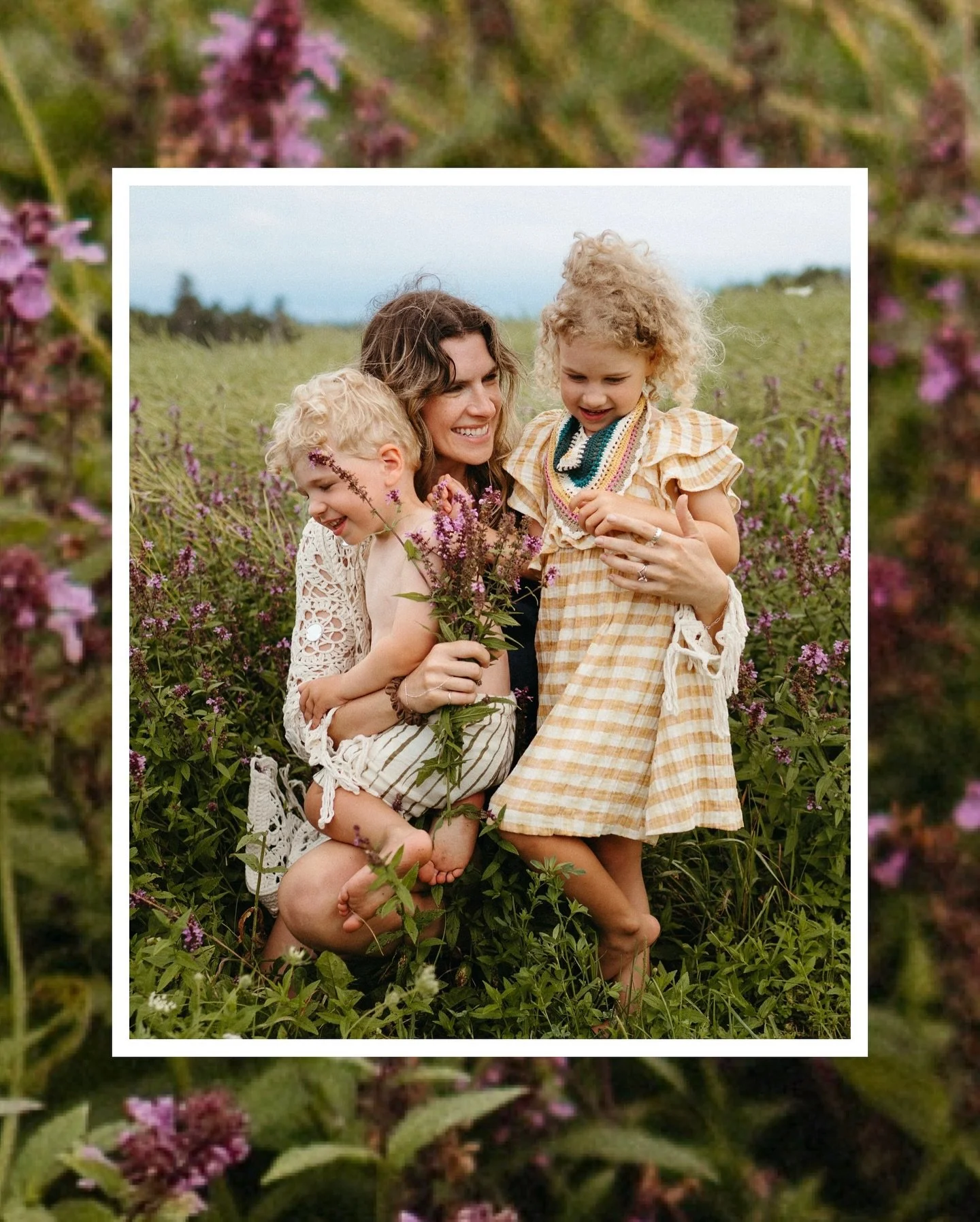 Alberta + Vancouver Island session Info ✨

✨CALGARY: due to weather last Saturday and having to reschedule my minis to this Saturday August 2nd I have THREE available spots. 
I am also offering Sunflower Minis September 6th 
And Minis closer to Calga