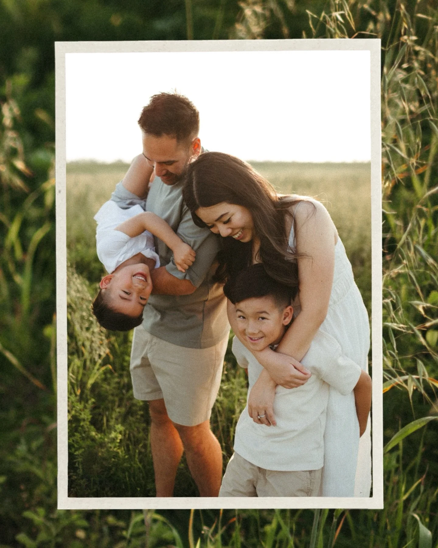 Another beautiful little session I&rsquo;ve been holding onto from Alberta. This has my longing for spring blooms and golden sunsets. Cant wait 🖤

#vancouverislandphotographer #pnw #canada #victoriabc #yyj #victoriabcphotographer #victoriabcfamilyph