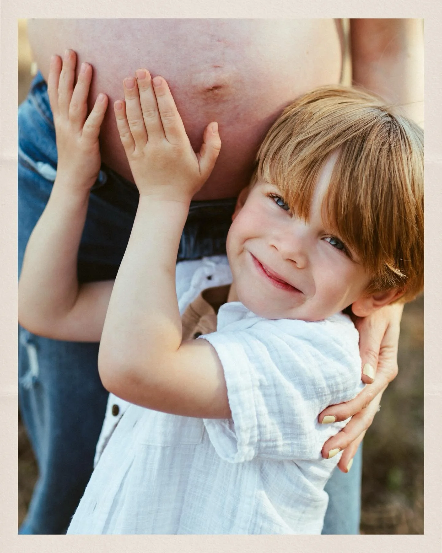H&rsquo;s little hands + already loving you so much &mdash; I&rsquo;m pretty certain he&rsquo;s going to be the bestest big brother ever 🖤

#victoriabcmaternityphotographer