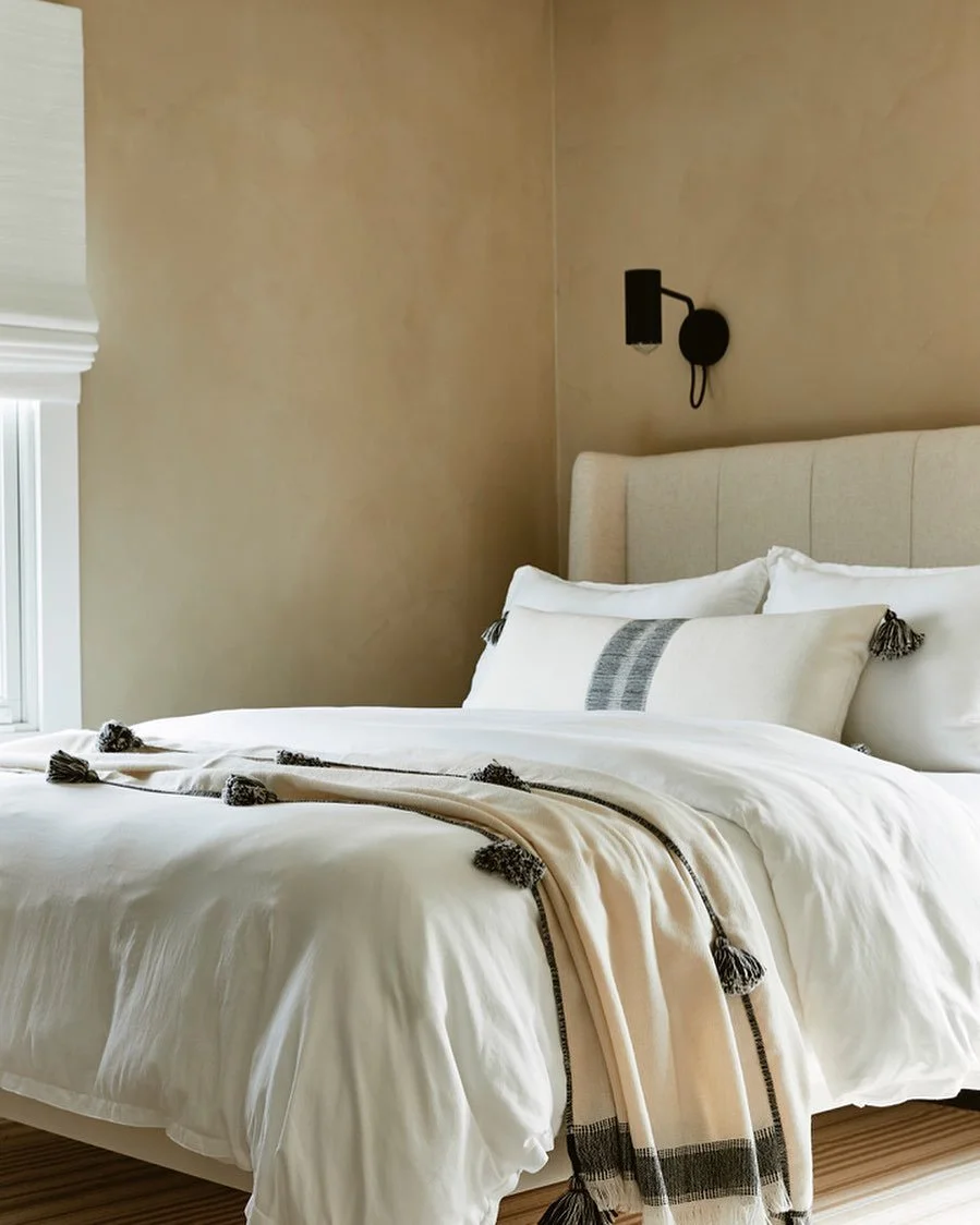 Bistrot - Mid-tone earthy golden moss.