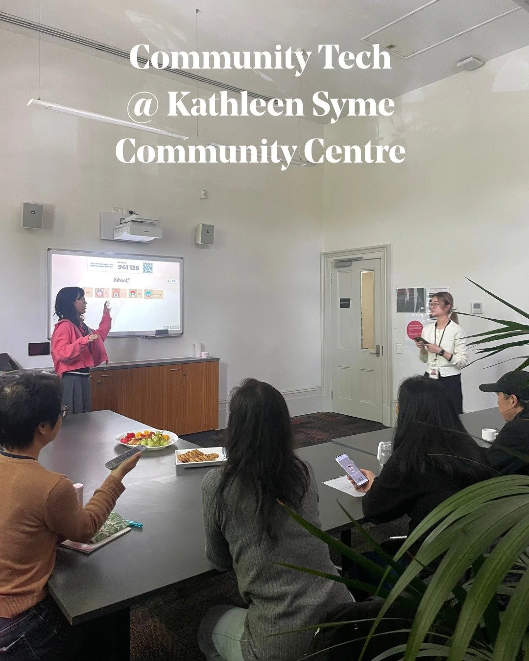 Community Tech in Mandarin at Kathleen Syme Community Centre 💻✨ 

Our Chinese participants had a fantastic time at the Community Tech workshop, learning how to become email experts! 📧💡

Our Helpers made the session engaging with a quirky online ga