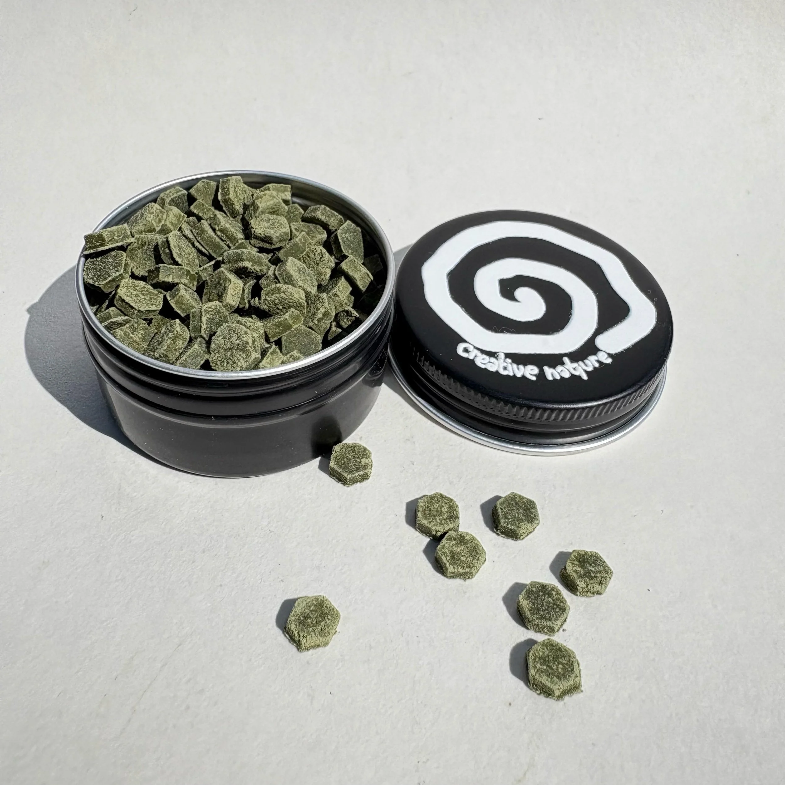 Tabletas sólidas botánicas para higiene oral / ALIENTO