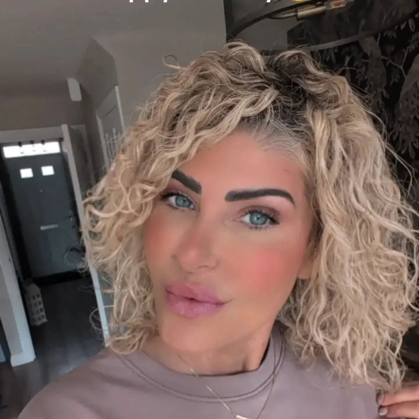 Nothing like glowing skin just two weeks after microneedling😍

Treated myself to some Huda beauty make up too 💄 loving their eye palettes ATM 😊

#FacialGlow #microneeding #CollagenTherapy #skin #hudabeauty