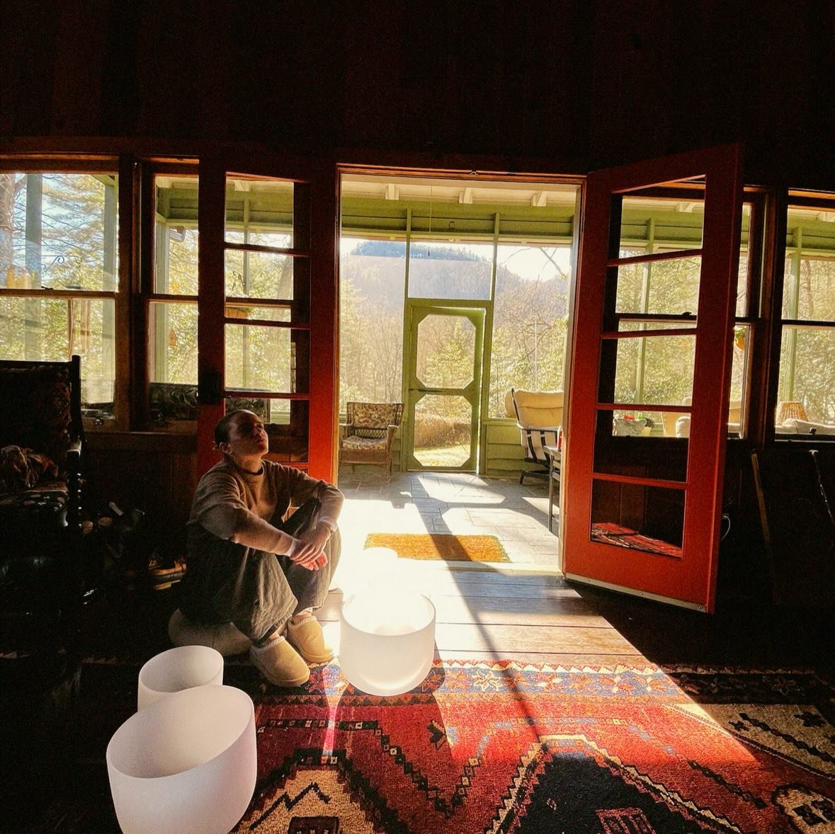 A pause before the pace picks up ✨

Recently, I had the honor of holding a private sound healing gathering for the wonderful team at @parastlaw here in Highlands. We came together to reset, refresh, and ground into intention as they step into a busy 