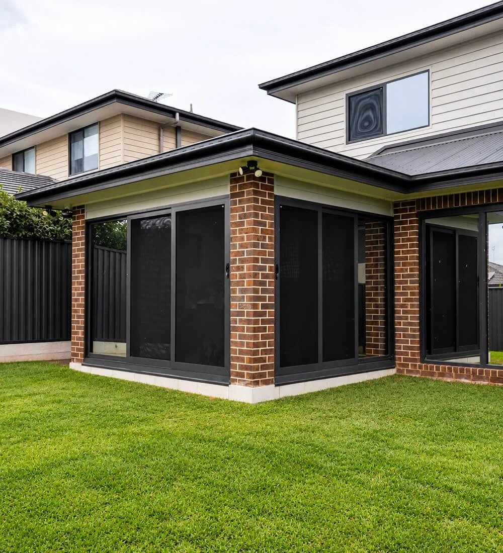 Denham Court alfresco enclosure