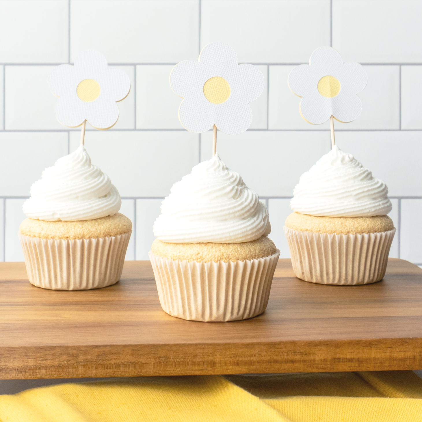 Daisy Pop Cupcake Topper Assembly