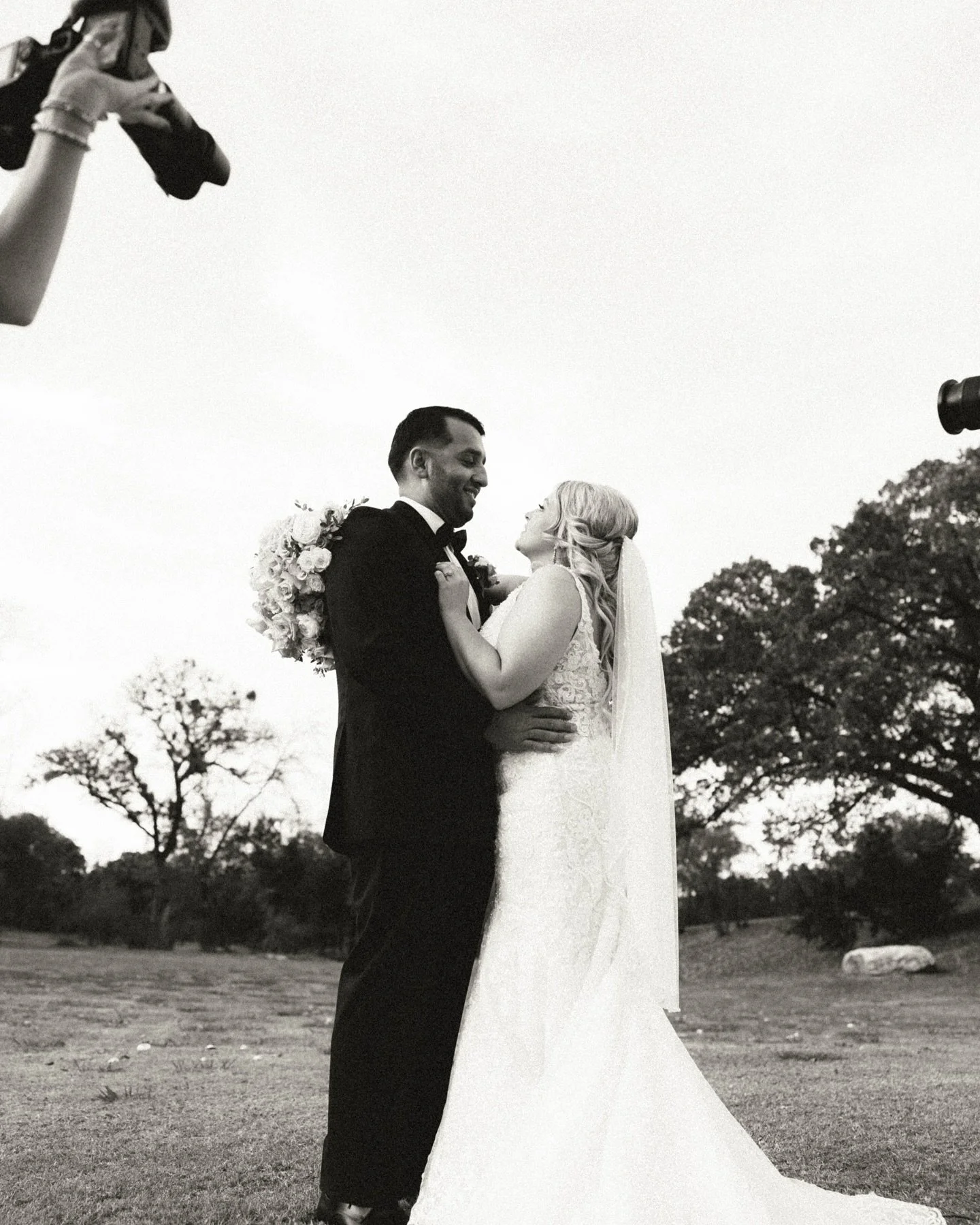 The cameras love the Quintana&rsquo;s &amp; so do I!!!!!!!!
.
.
.
.
.
Ss for @byshelbycole 
#dallasweddingphotographer #destinationweddingphotographer #weddingphotographer #weddingday #weddingphotos