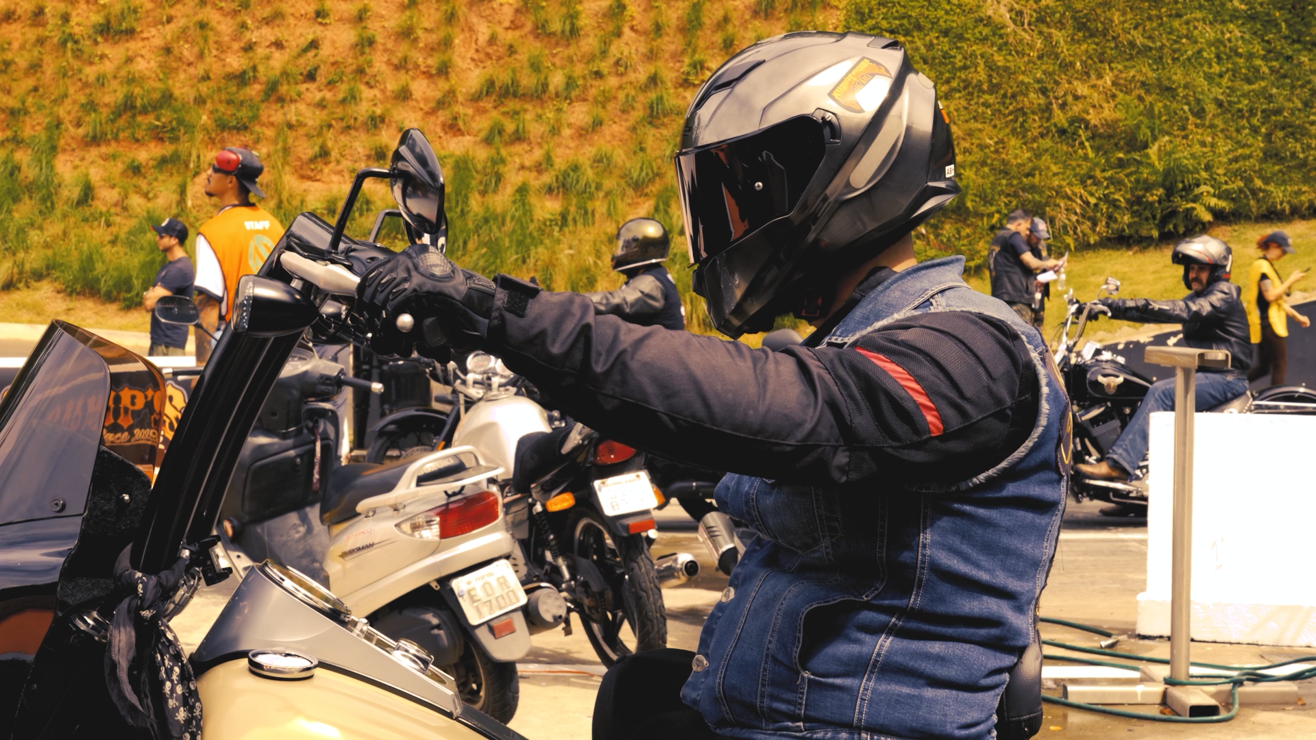 Sequence 04.00_00_57_07.Still006.png