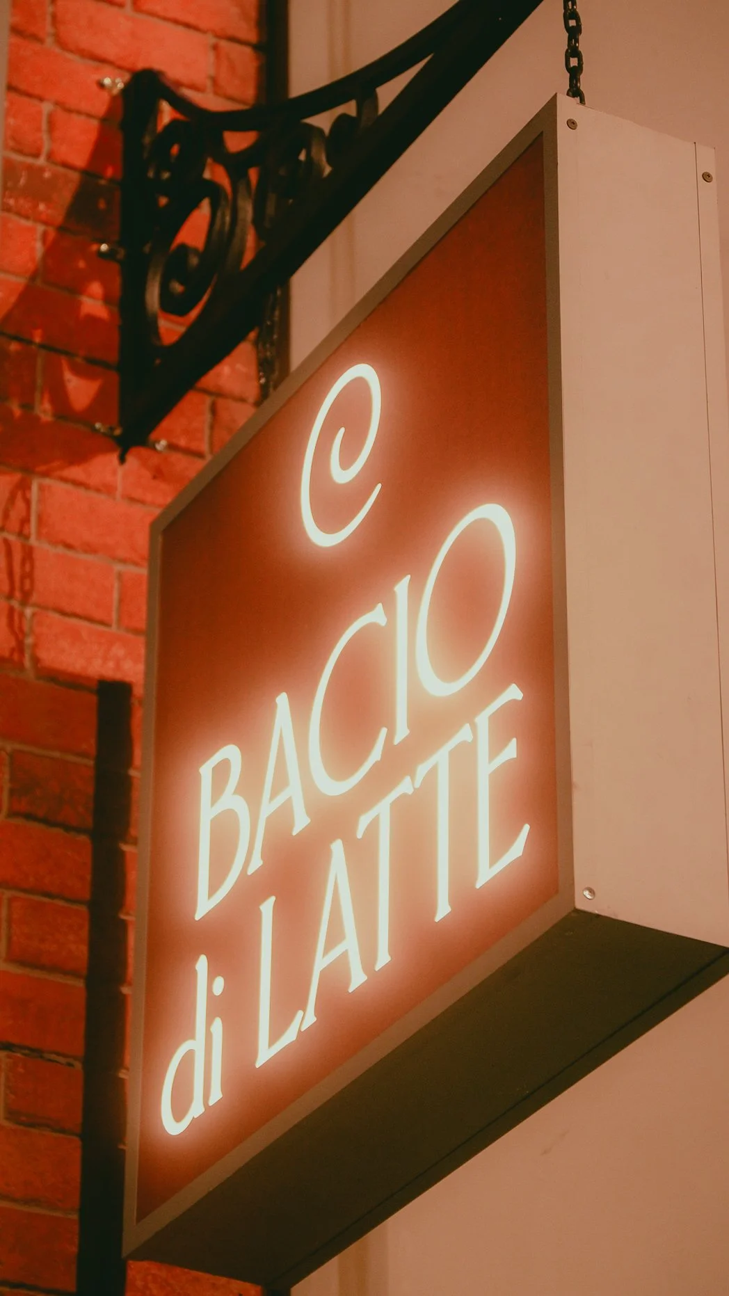 Bacio di Latte - The Town