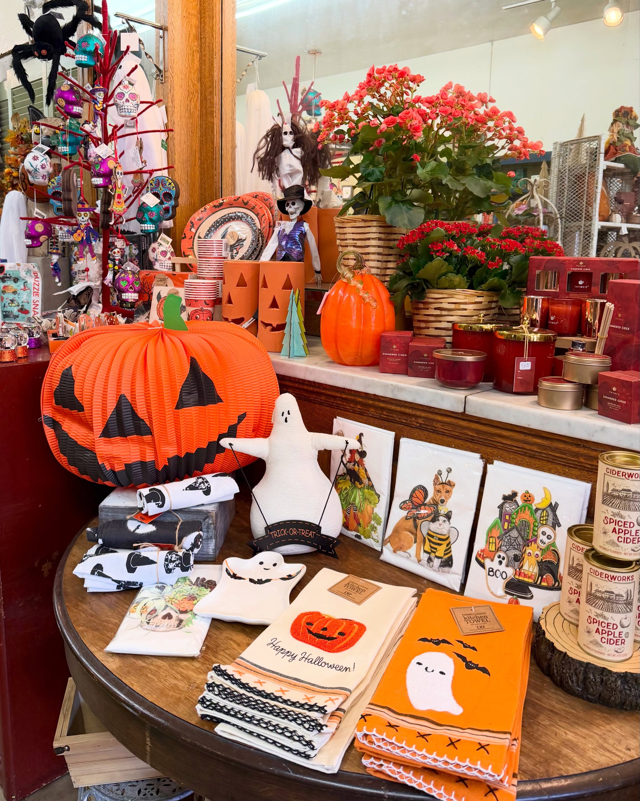 Fall and Halloween are fully stocked at Neill&rsquo;s Flowers and Gifts! 🍂🎃

@neillsflowersandgifts 
📍234 E Main St
🕘Hours:
Mon-Fri: 9-5PM
Sat: 9-2PM

Shop small and support local this season! 🧡