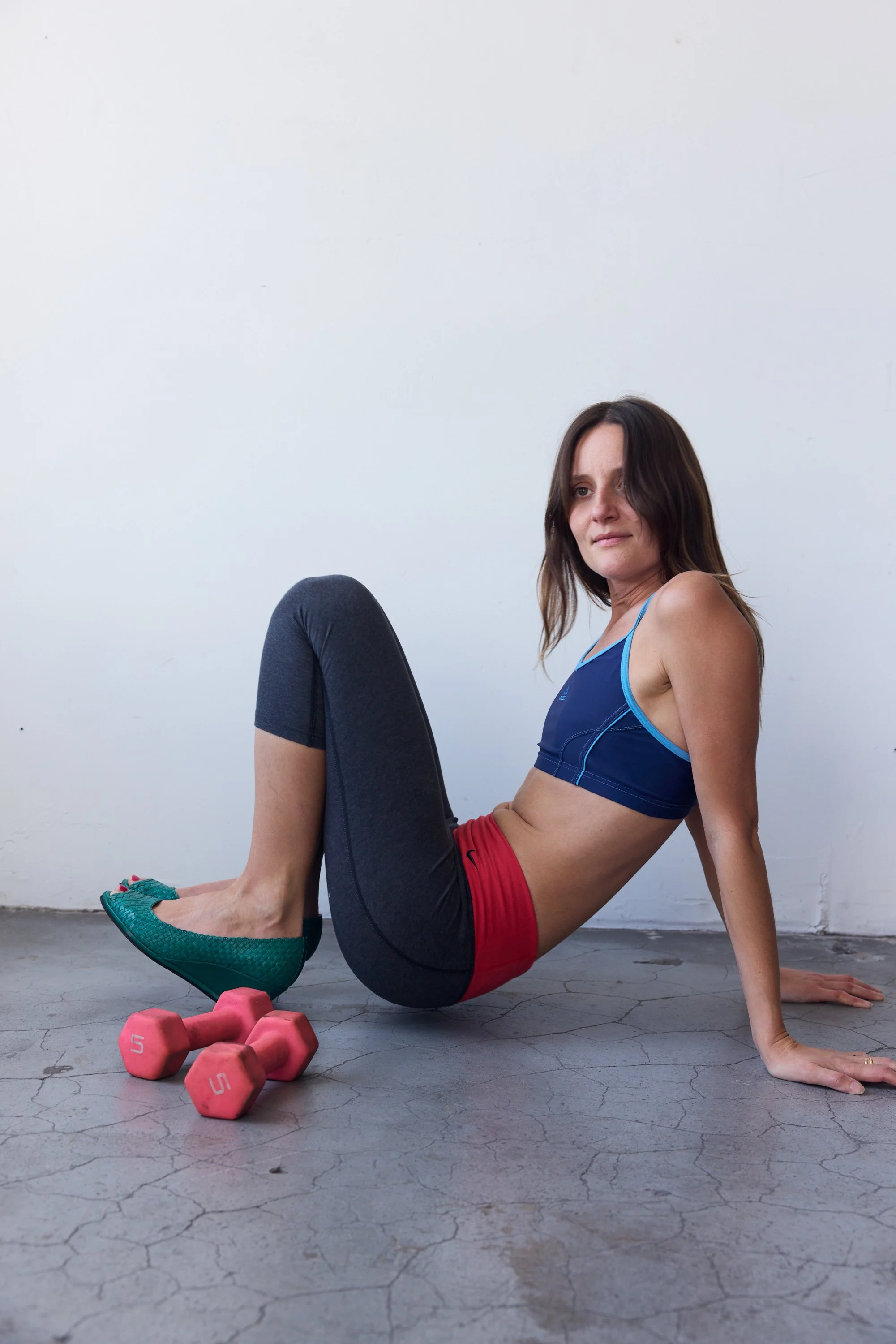 heathered dark grey with coral band