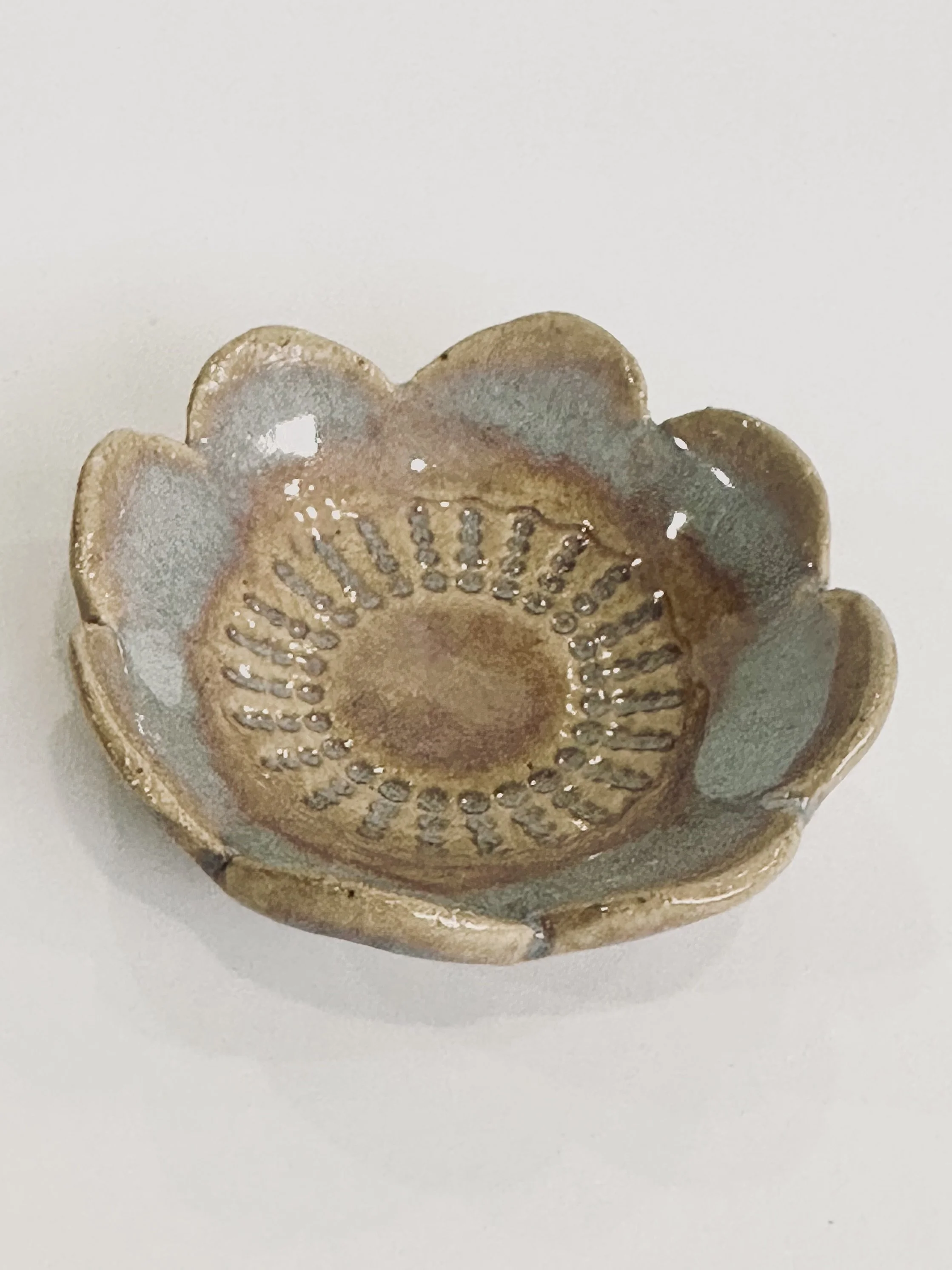 Petal Ring Dish with Dot Pattern