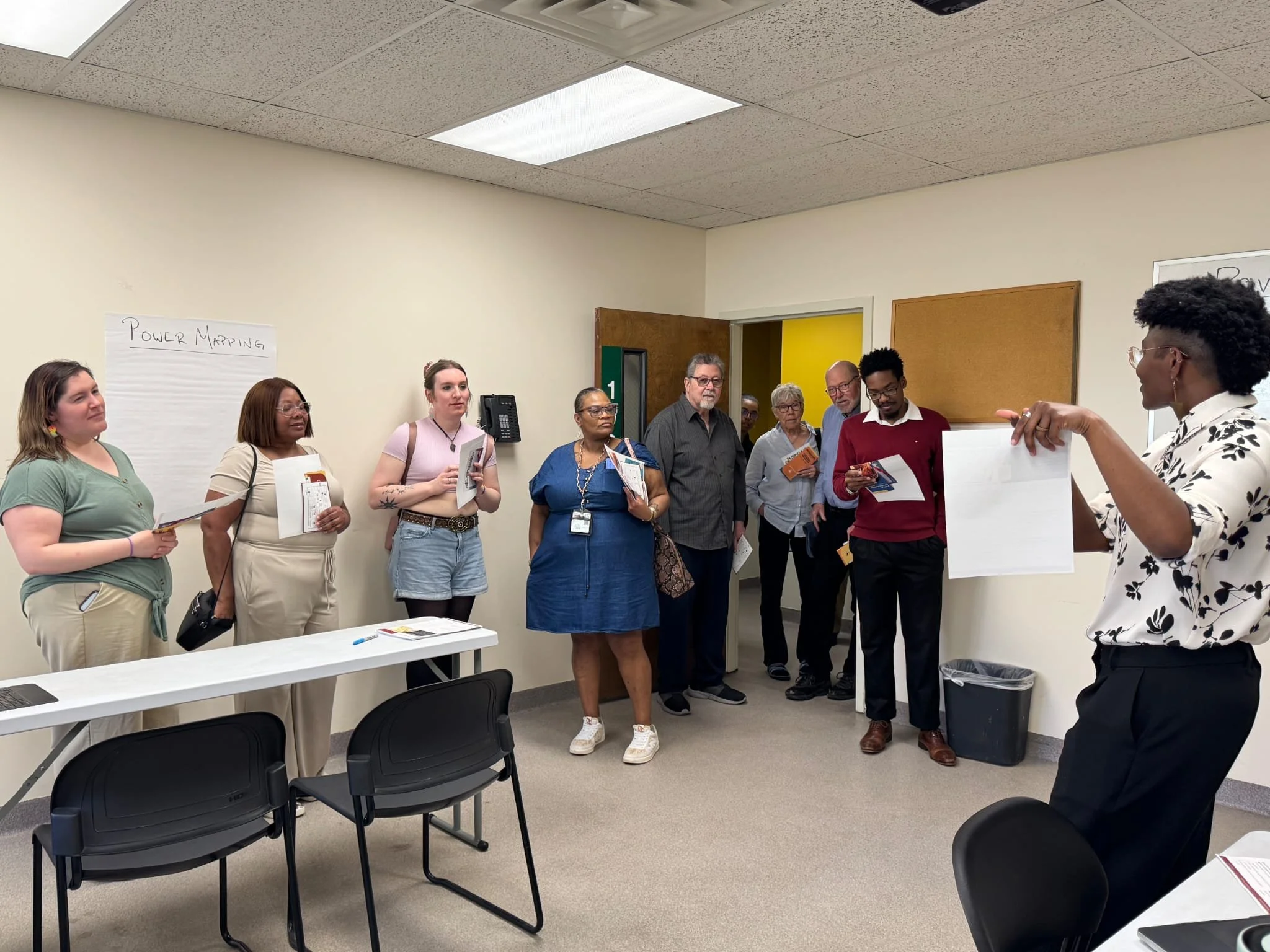 Kenyatta from behind in a black and white shirt and black pants. Image by Maza Rey, 2025