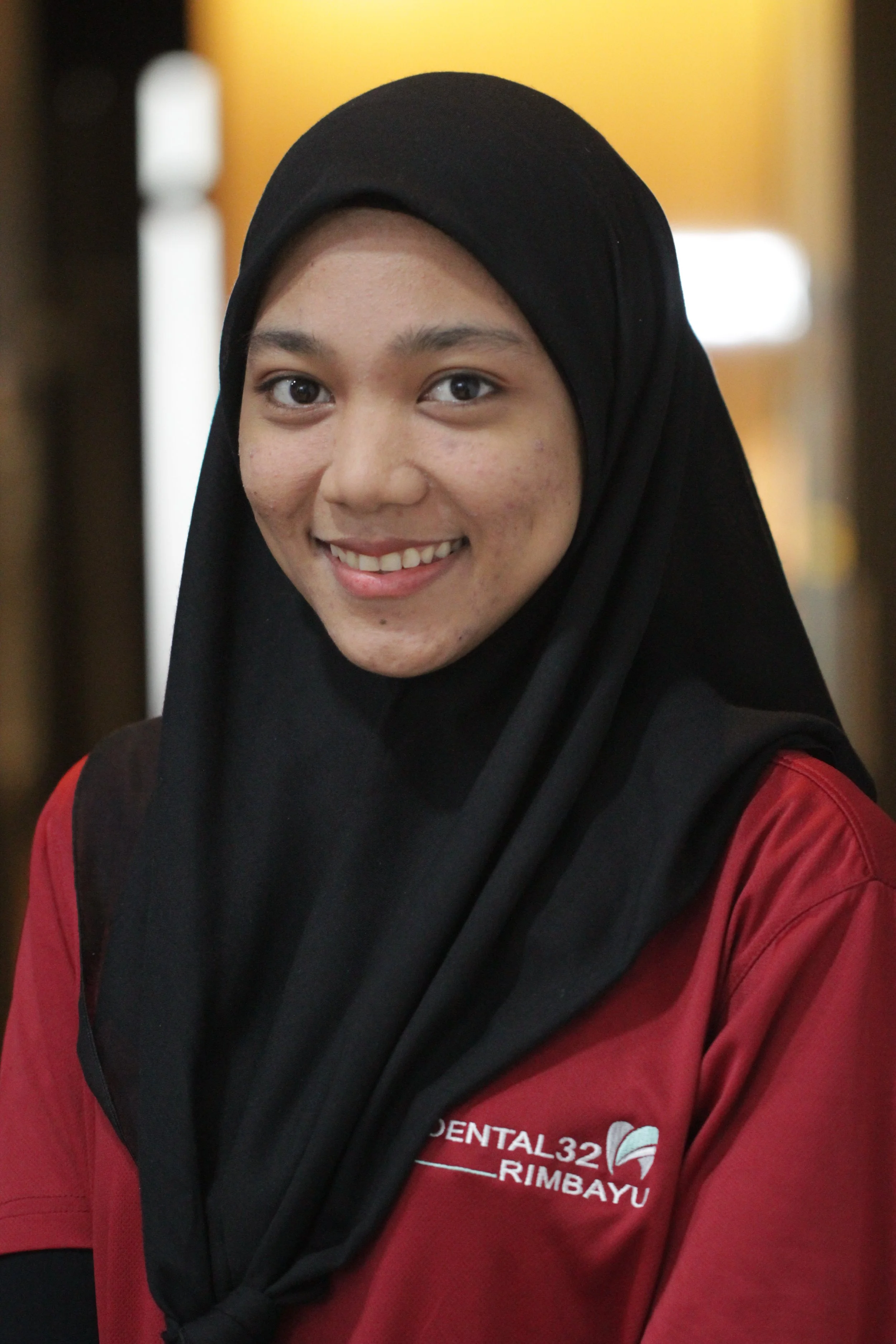 Friendly dental assistant at Dental 32 Rimbayu providing patient support and care