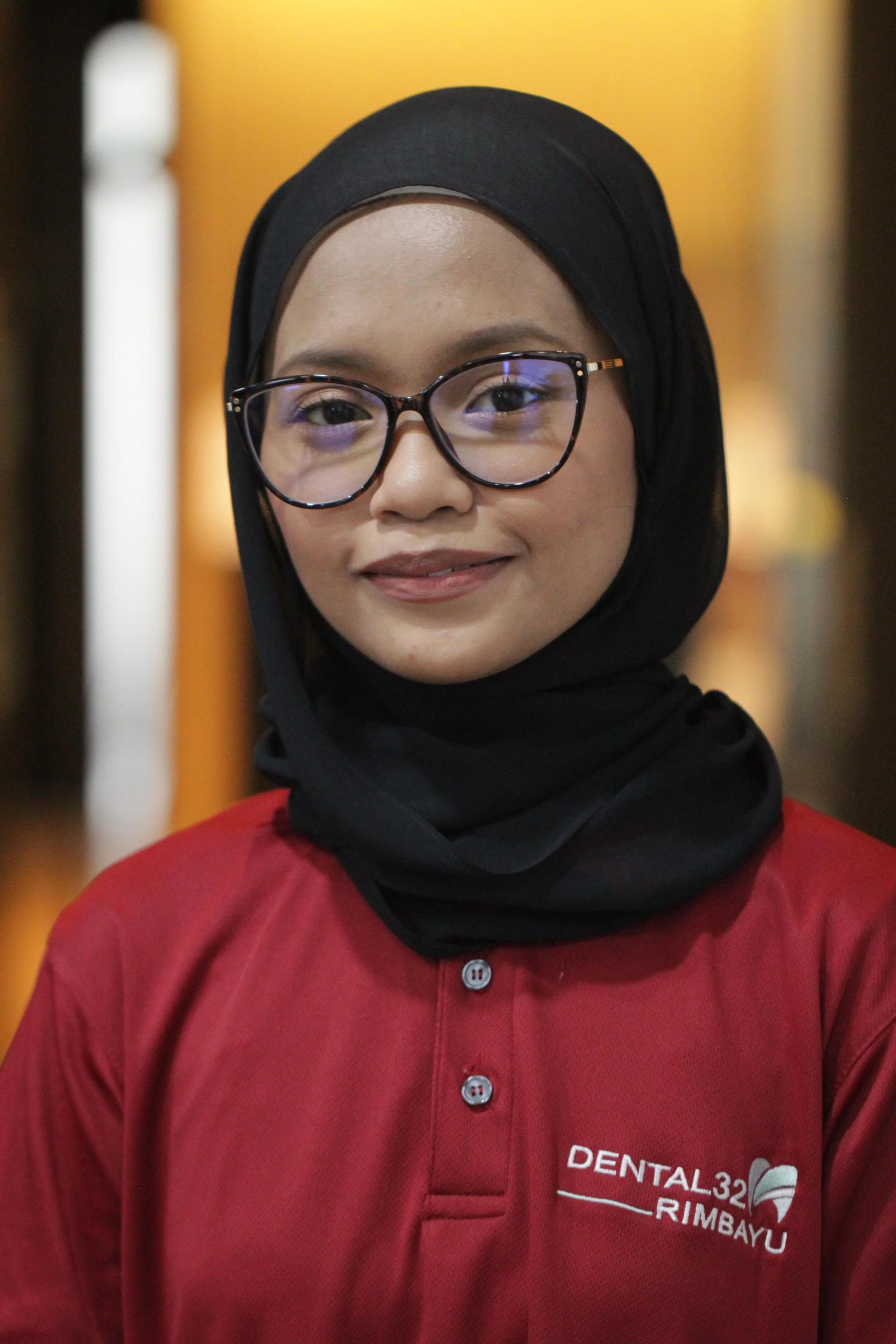 Friendly dental assistant at Dental 32 Rimbayu providing patient support and care