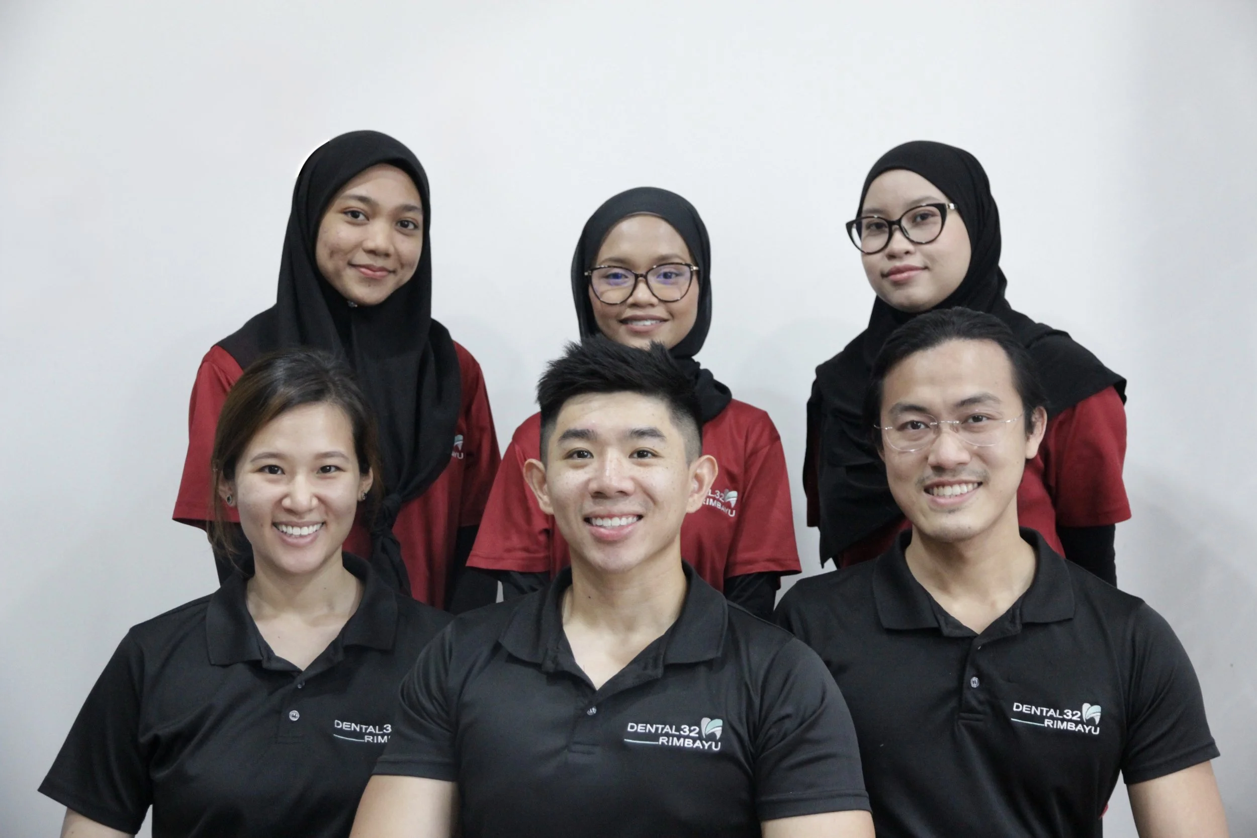 Experienced and friendly dentists at Dental 32 Rimbayu providing expert care.