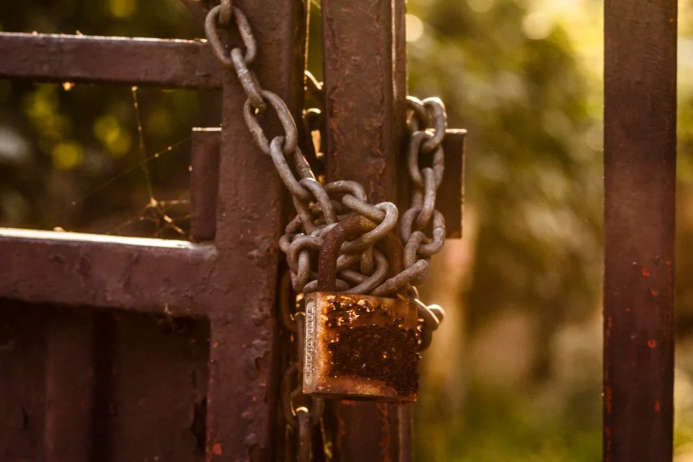 3 Bloqueos de Merecimiento que Sabotean tu Abundancia (y están en tu inconsciente)