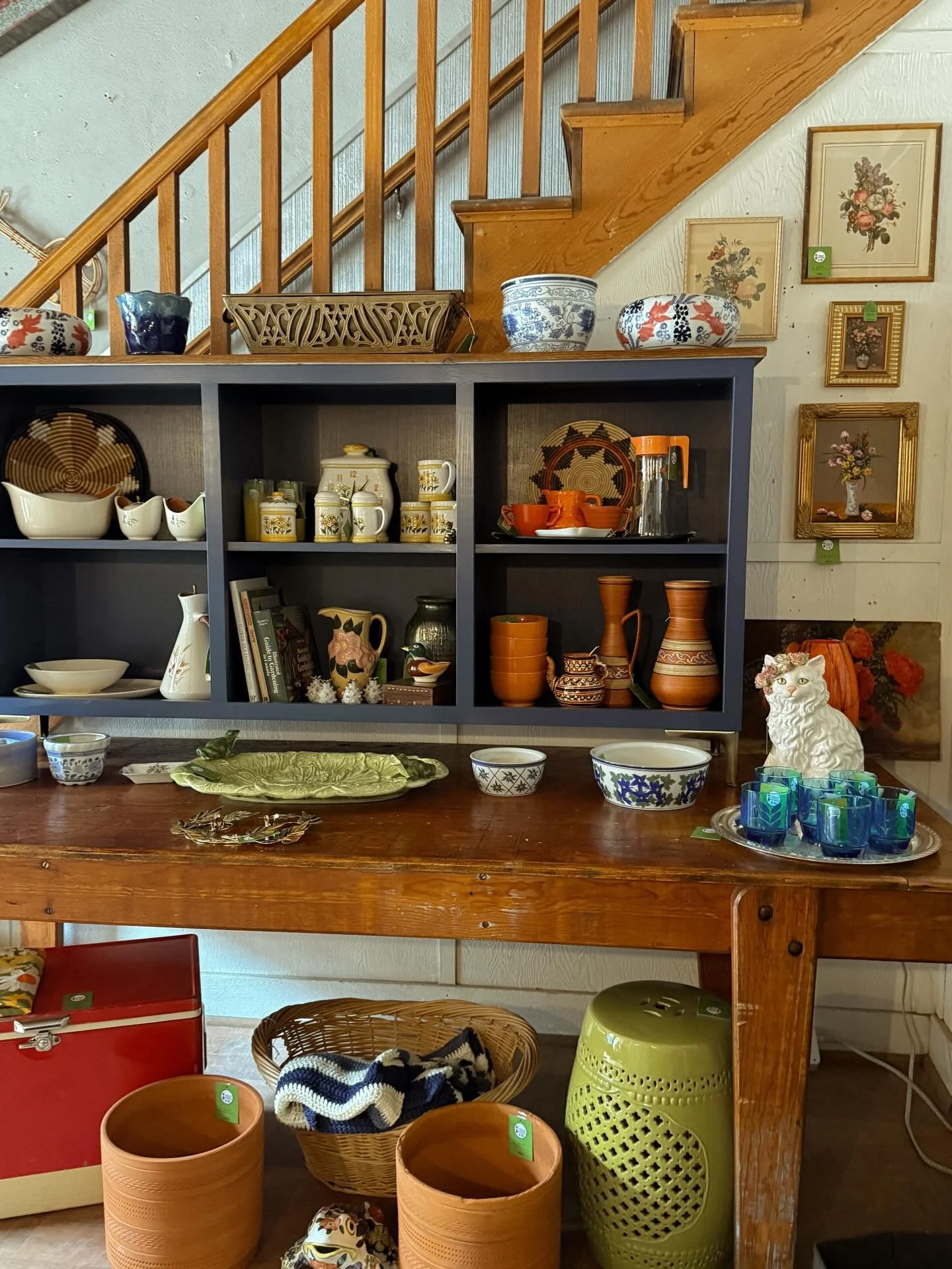 Our May show is around the corner and our shop is filling up! Three full days of vintage shopping plus our outdoor vintage market that only happens twice a year!

Shop hours:
Friday 8:30-7
Saturday 9-5 - OUTDOOR MARKET 9-4 with @quarantinecookie_ pop