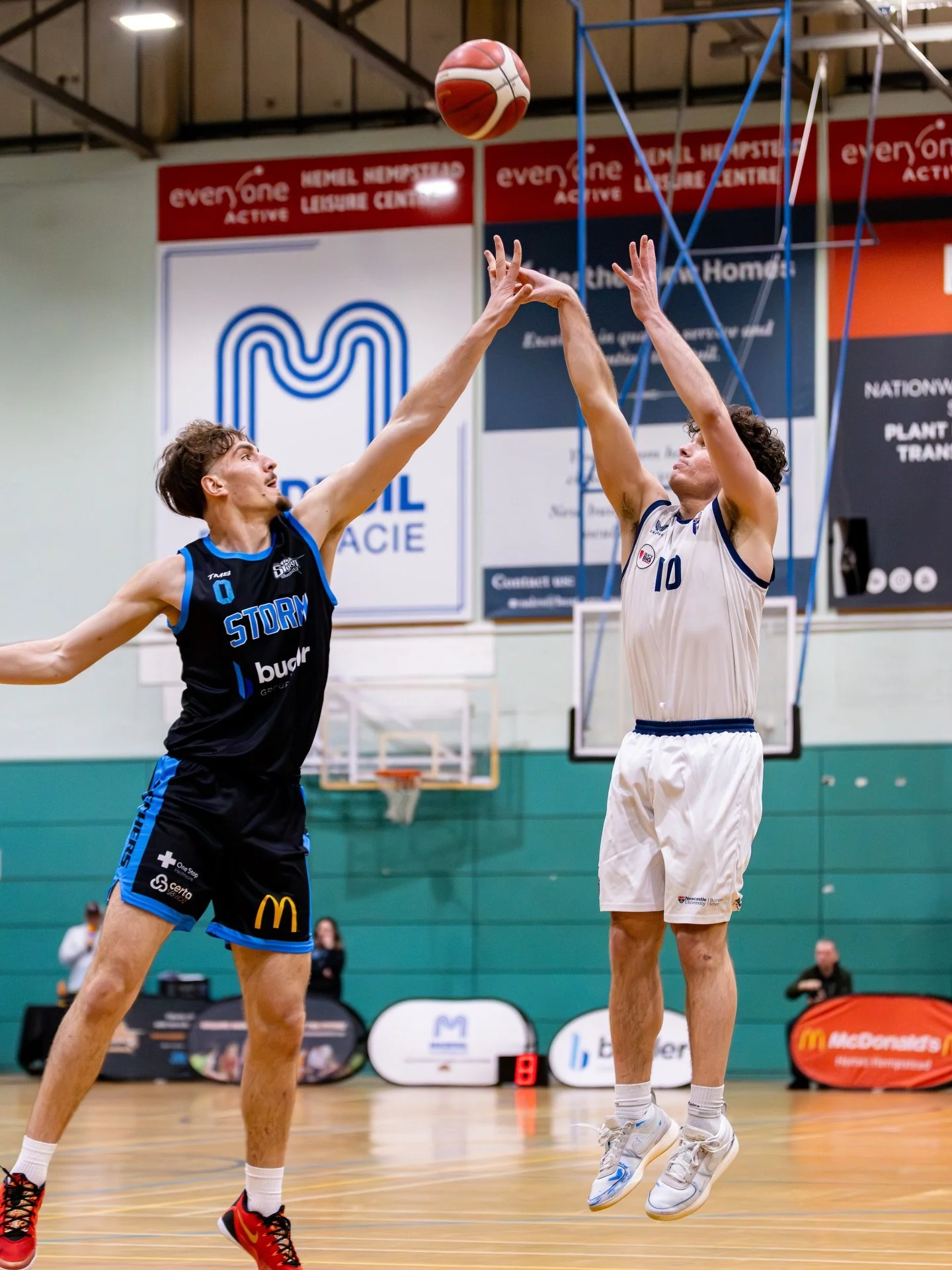 Match highlights from Newcastle&rsquo;s win vs Hemel Storm last weekend. Newcastle Knights face Bristol Hurricanes tomorrow in their penultimate league match on the road 🚌 

#bcb2526 #britishbasketball #canonsportsphotography #canonr5 #basketballpho