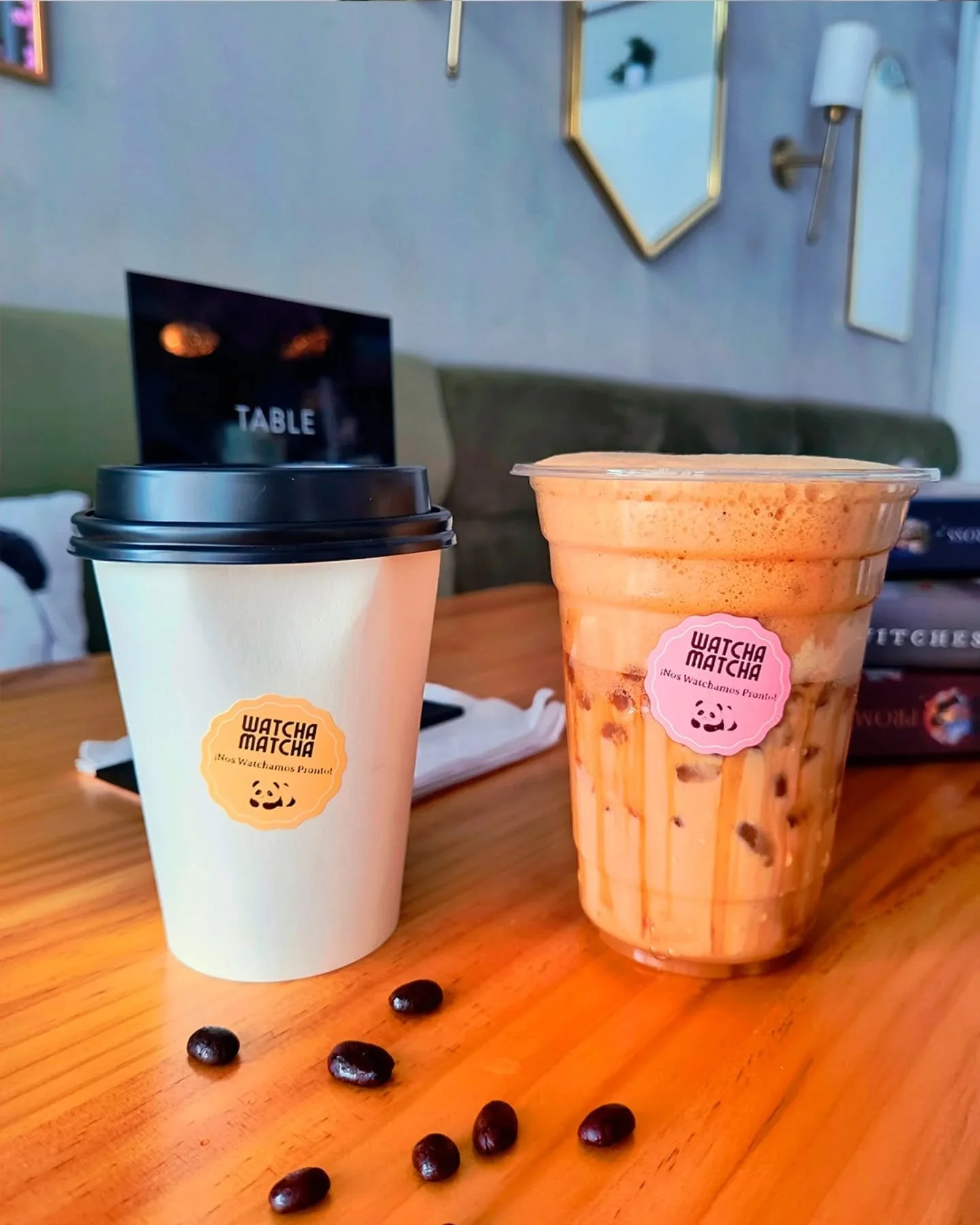 Dos estilos. Un amor: el caf&eacute; ☕
&iquest;Caf&eacute; fr&iacute;o o caliente? 
Nosotros tenemos nuestro Team favorito..... &iquest;y vos? 
Los leemos en los comentarios 👀👇

#cafeteriacr #cafeteriacostarica #puravida #palmares #matchalover