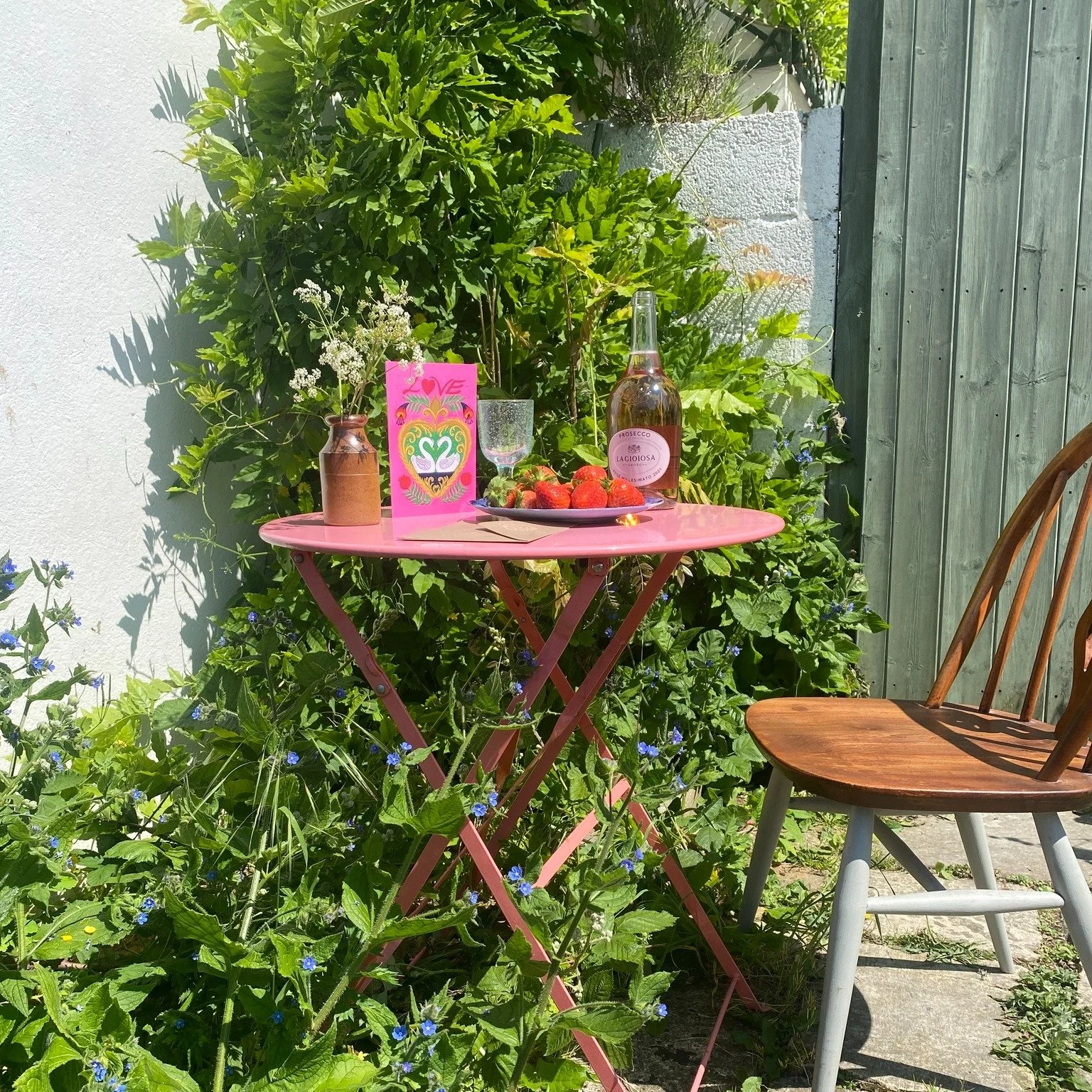 Did you know? My Love card is inspired by the beauty of swan love. Unusually in the animal kingdom, swans and penguins mate for life and raise their young together as a team. #intrestingfacts  #birdillustration