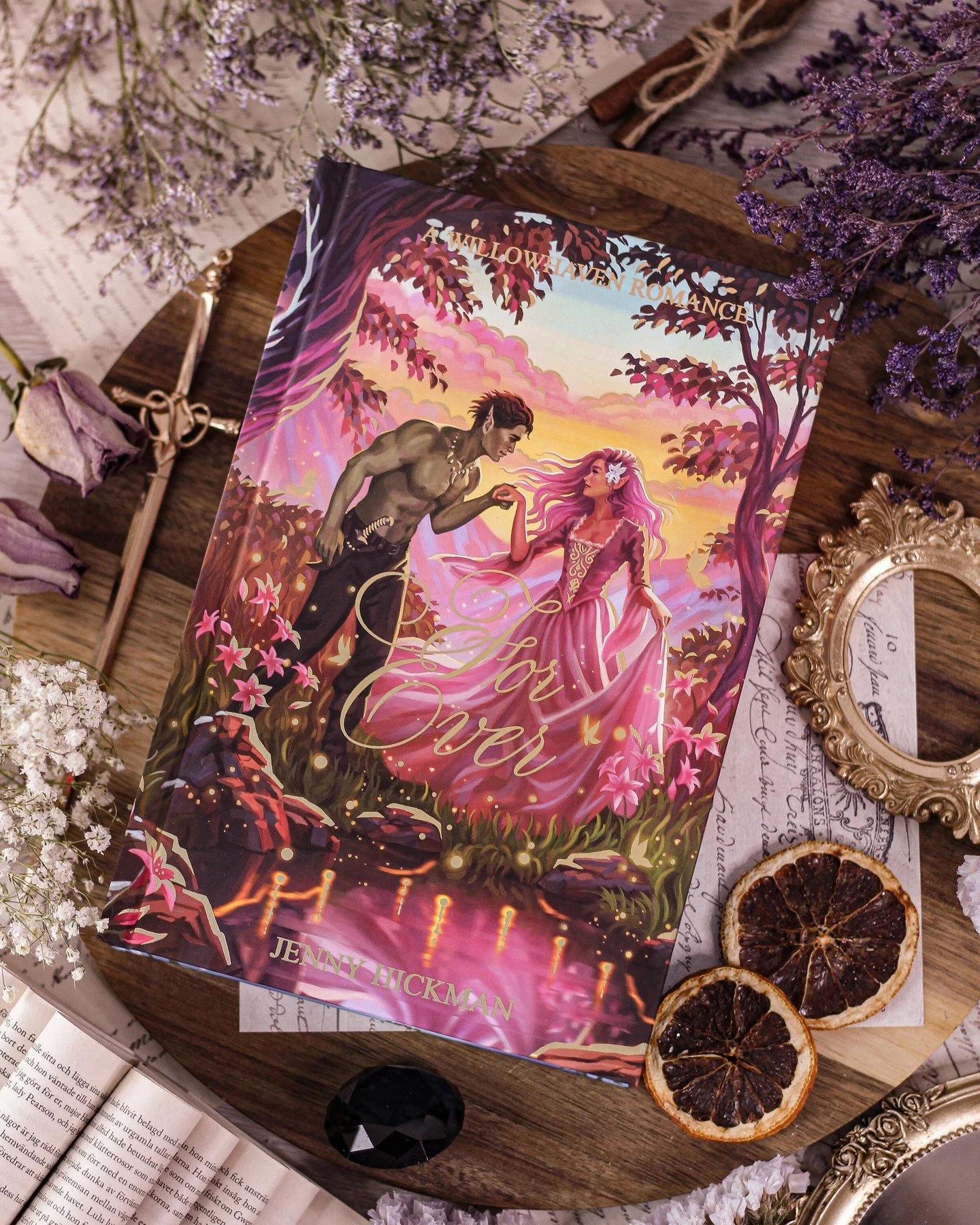 ⋆˖⁺‧☽ The Book Cove ☾‧⁺˖⋆

Winter might still have its grip on us, but this edition feels like a promise that spring will return 🌷@thebookcove_za&rsquo;s December subscription book For Ever by @authorjennyhickman is genuinely one of the most breath-