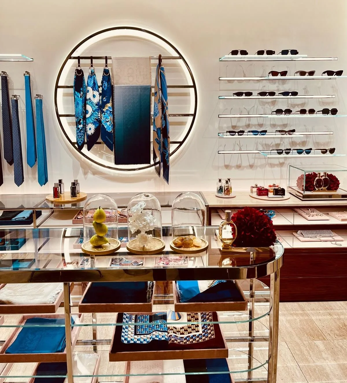 We are a London-based agency that operates globally. Our clients choose us for their retail experiences in both Europe and UK.
@ferragamo @fivestudio.co.uk #experiences #retailactivations #ferragamo #luxury