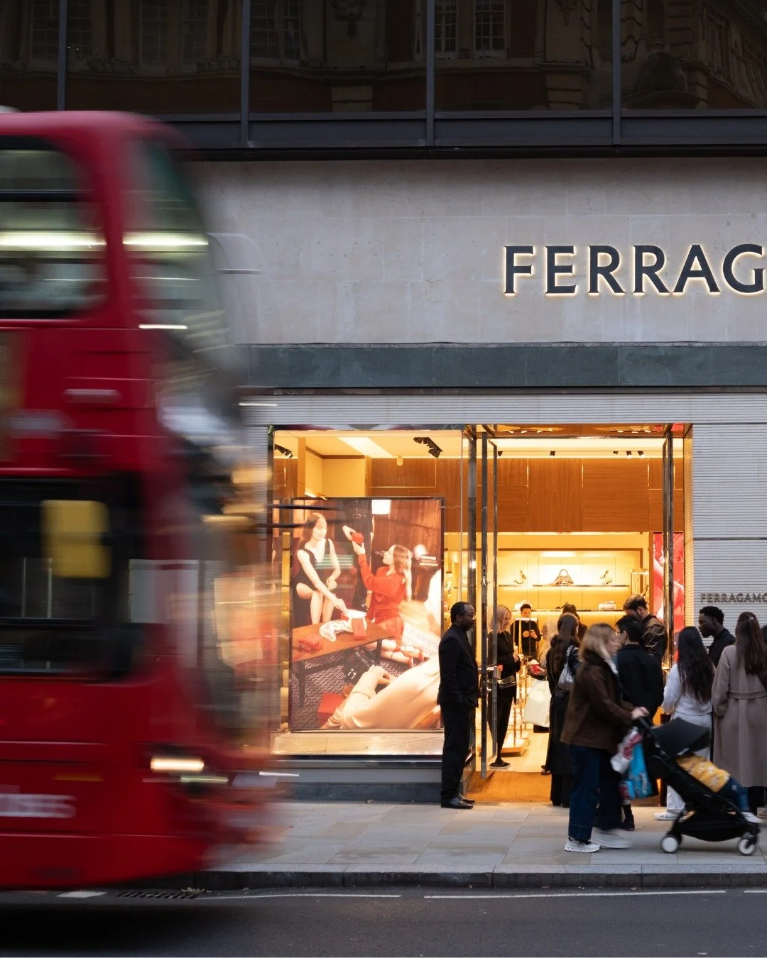 A night of celebration on Sloane Street for the festive light switch-on ✨
Thanks to our partners and clients for a beautiful evening. Food experience @ingeniobusiness Photo credit @niluzx Print production @candyandco.uk