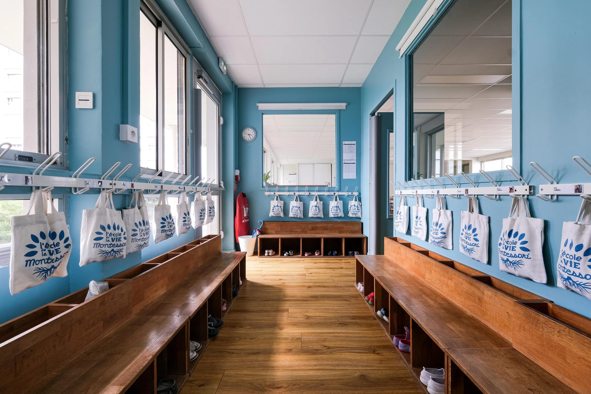 Vestiaire adapté enfants École Montessori Lyon