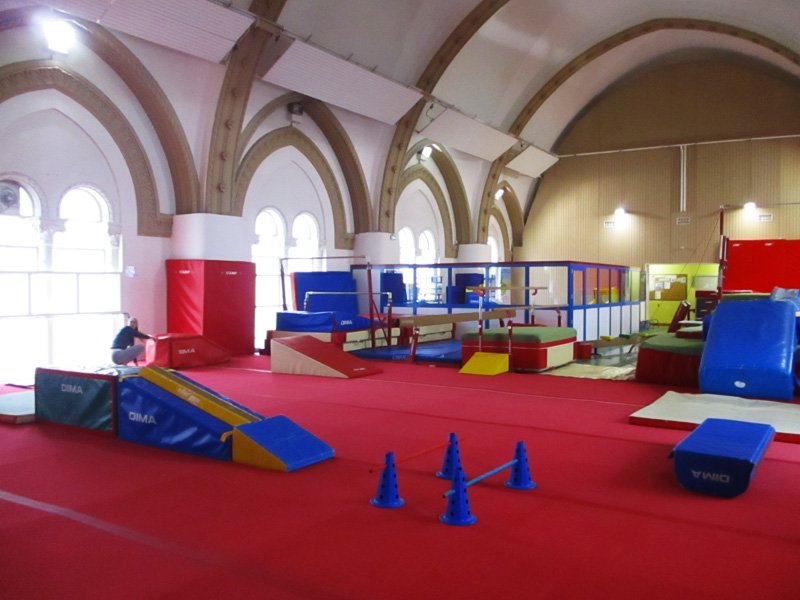 Gymnase à côté de l'école