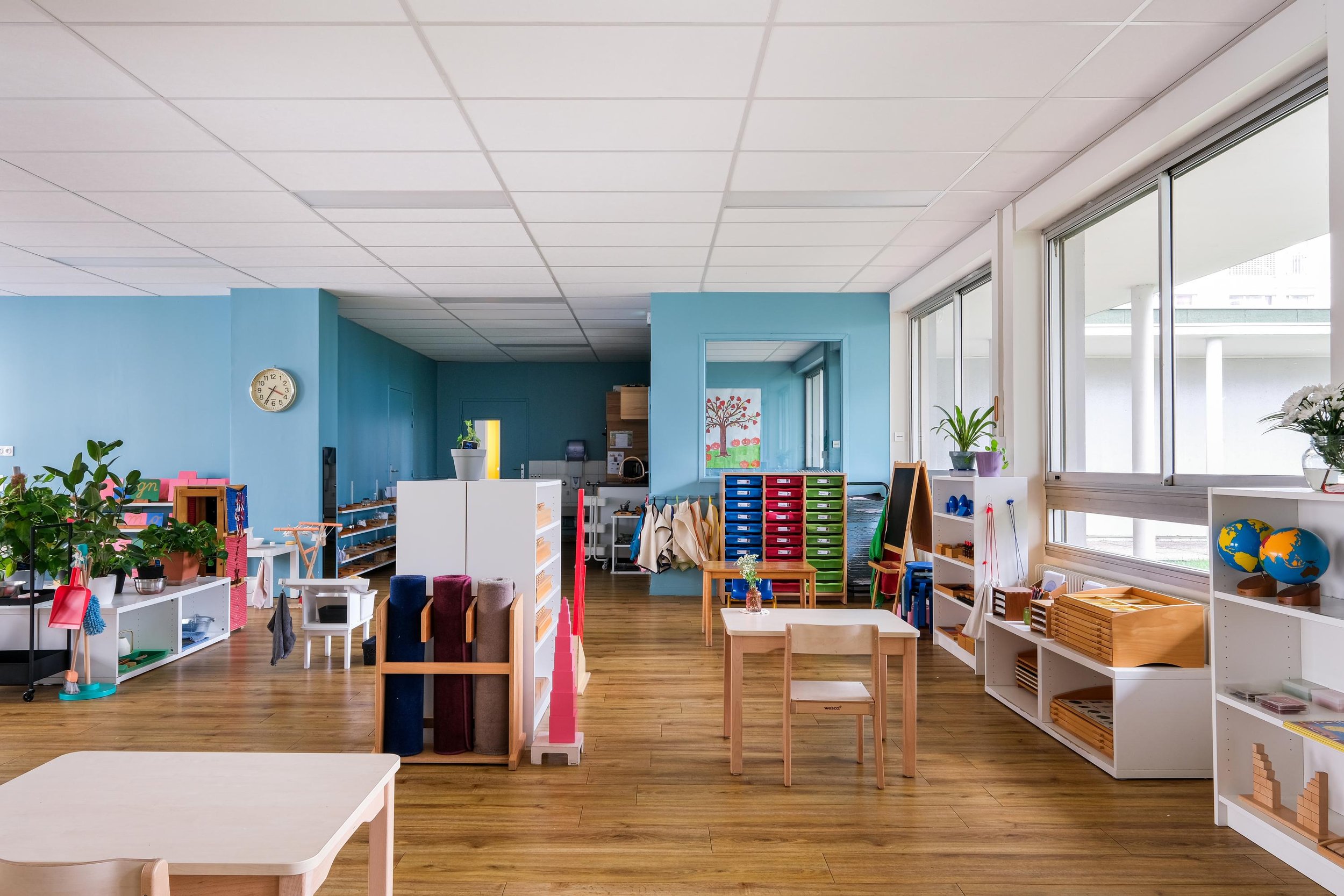 Mobilier Montessori ergonomique hauteur enfant