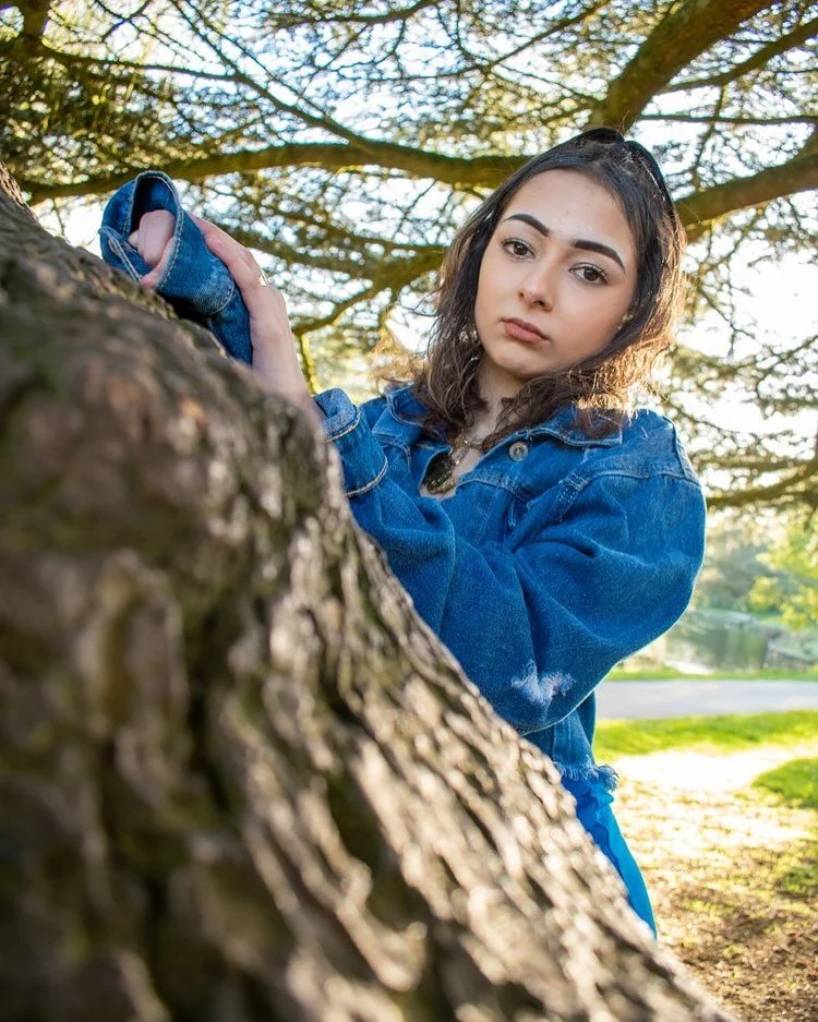 Blue skies, bold hearts. 💙🌿 Capturing Jessica in a fashionable blue dress, matching coat, and those red heart glasses&mdash;nature never looked so stylish! ❤️ #NatureFashion #BoldStyle #HeartGlasses #PhotographyInNature #FashionInNature #NatureVibe