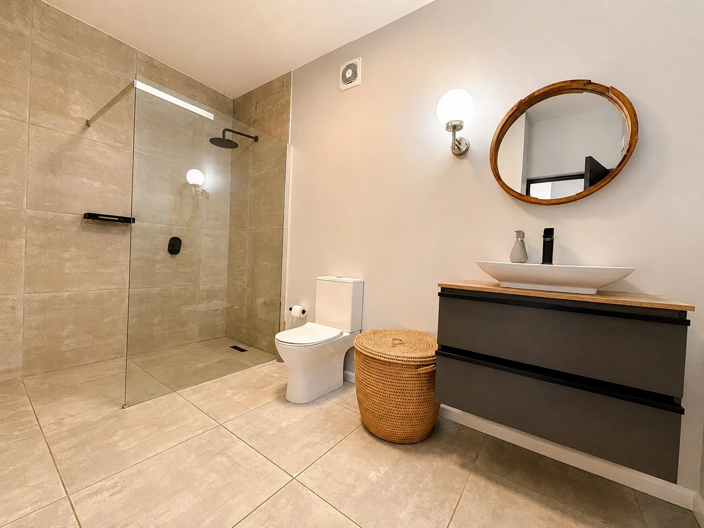 8 sleeper luxury self catering guest house holiday rental Agulhas Spookdraai The Pearl-5.jpg
