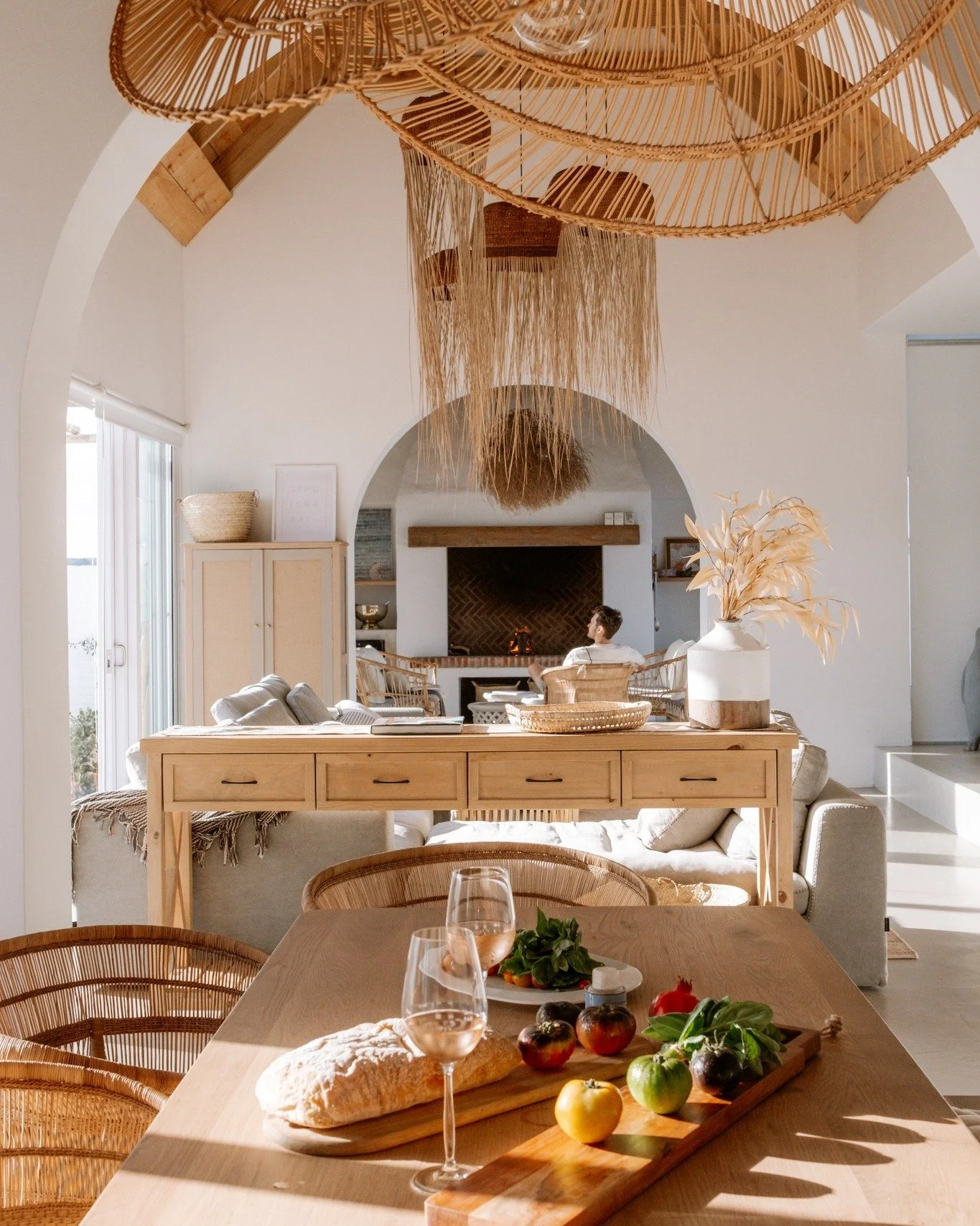 Wake up to the sound of rolling waves and the refreshing winds of the Southernmost Tip of Africa, sip your morning espresso on a sun-drenched deck, and indulge in seaside dining with the freshest local seafood. 

Spend your days exploring white sand 