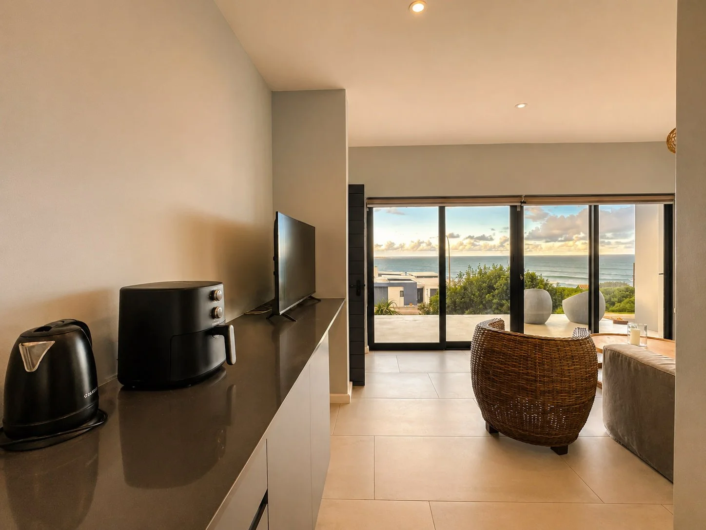 8 sleeper luxury self catering guest house holiday rental Agulhas Spookdraai The Pearl-6.jpg