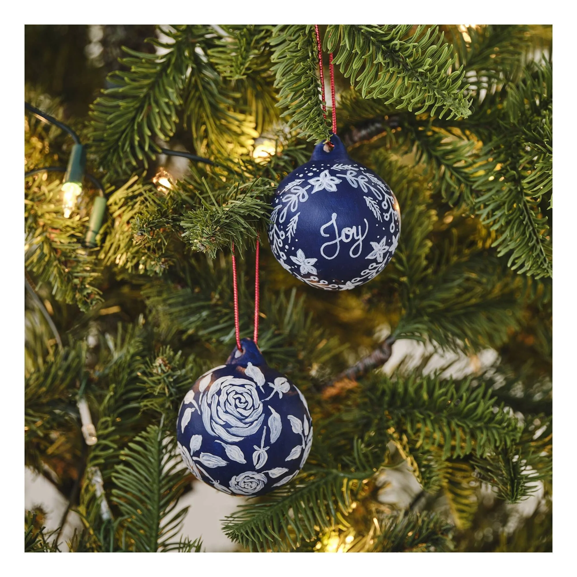 670713_1000_5_-christmas-ceramic-baubles-pack.jpg